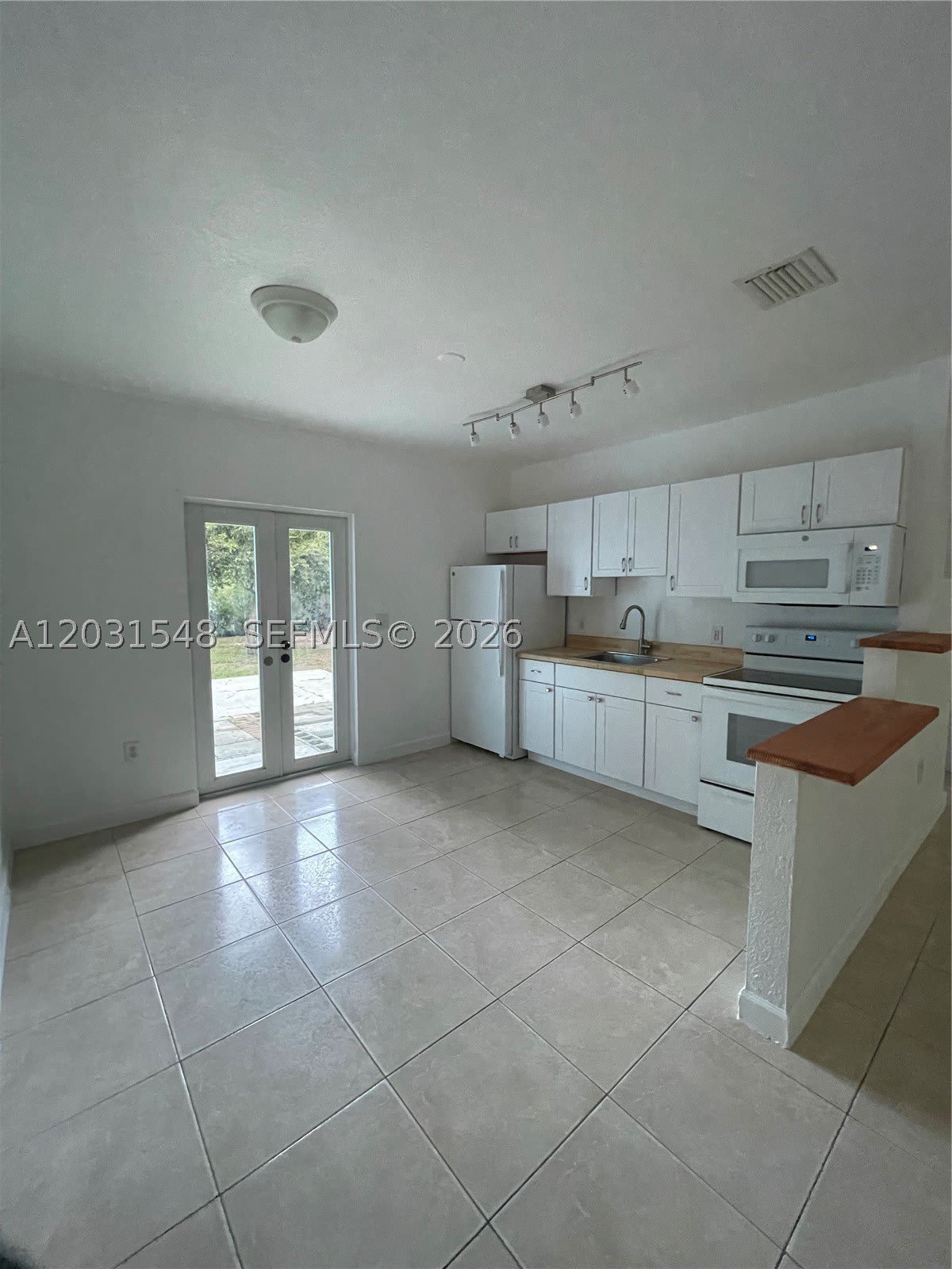 420 SW 25th Ave – photo 2