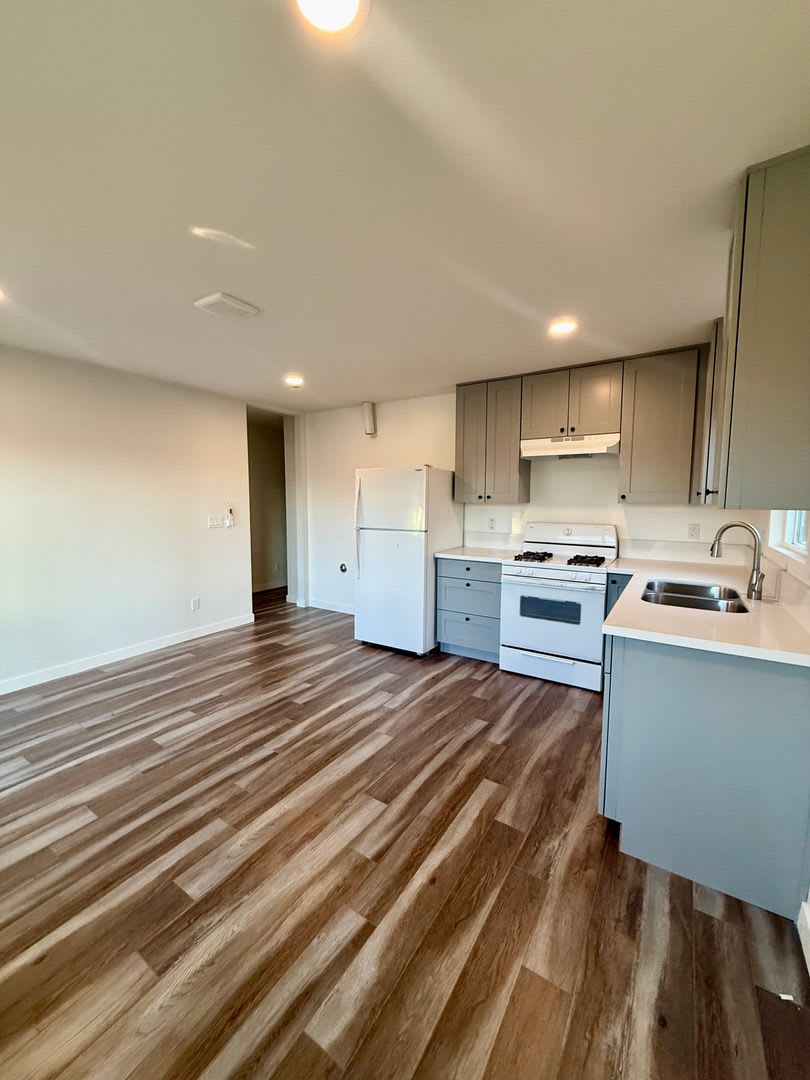 Beautiful 2 Bedroom. Must See! – photo 3