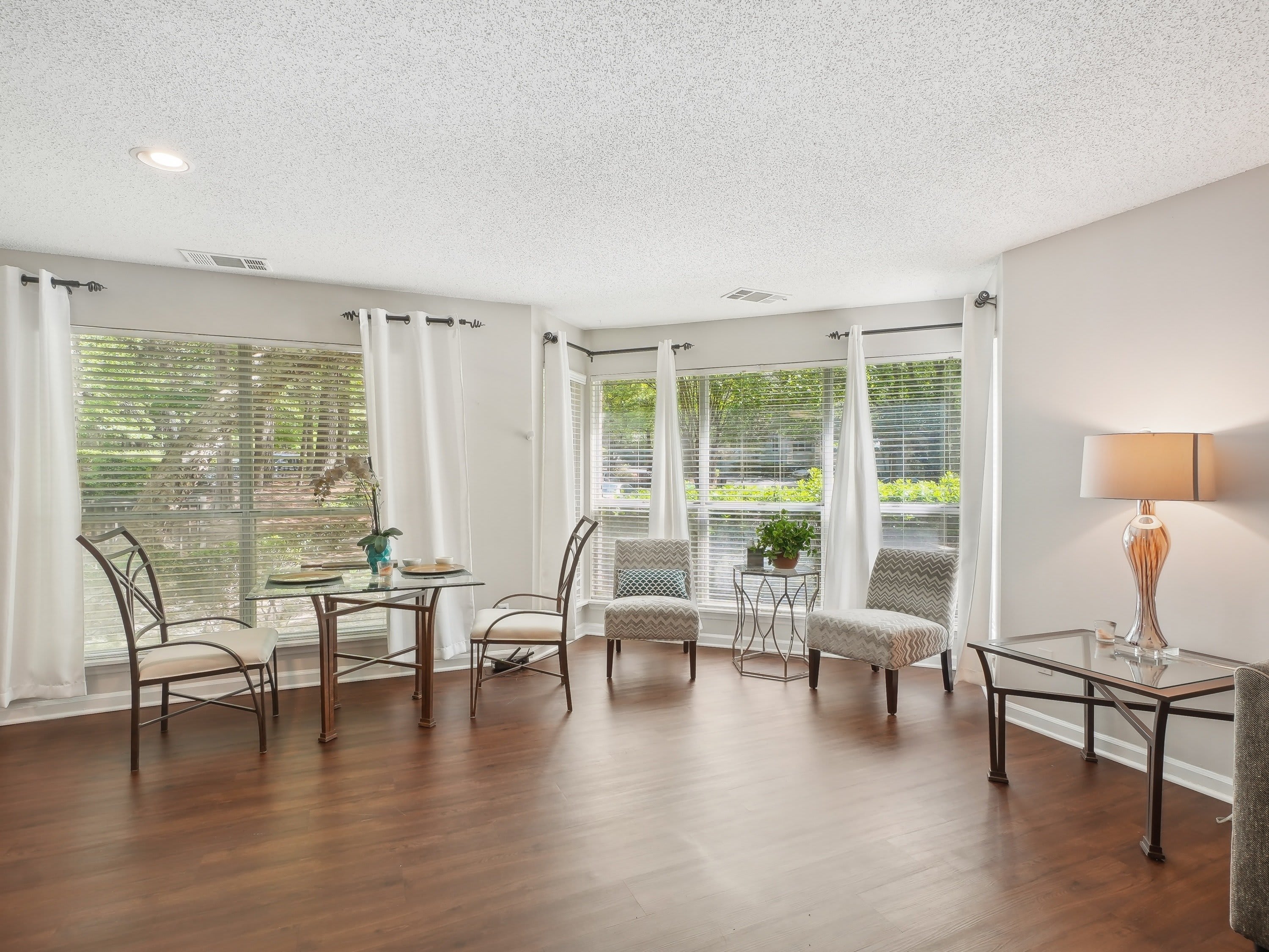 University Ridge Apartments – photo 2