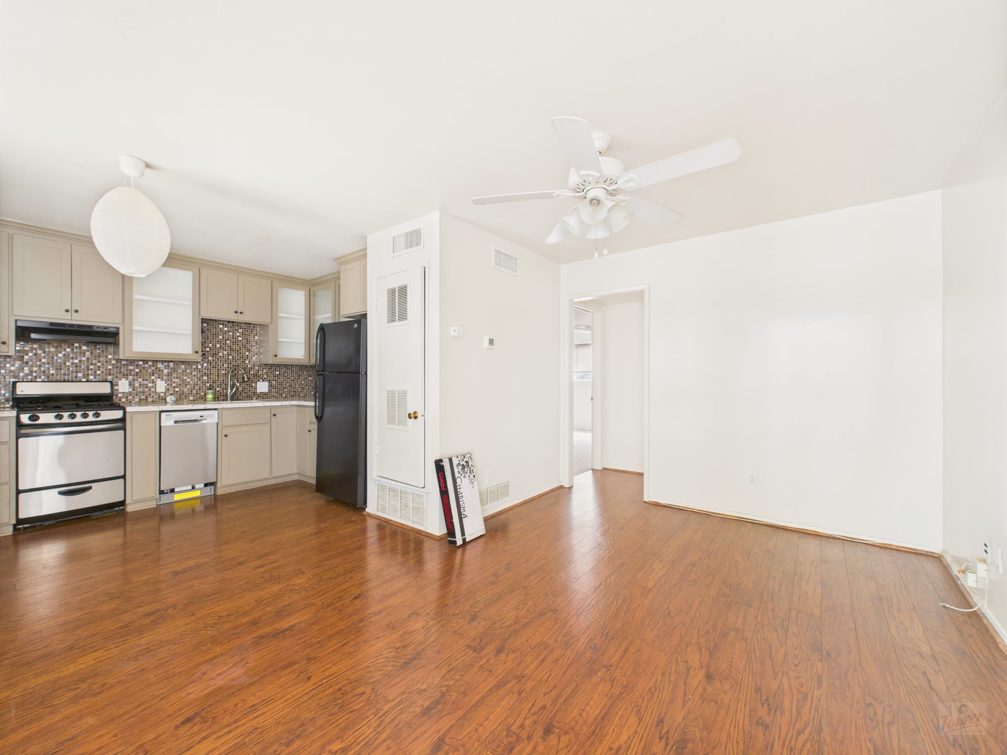 803 W 28th St Apt 202 – photo 3