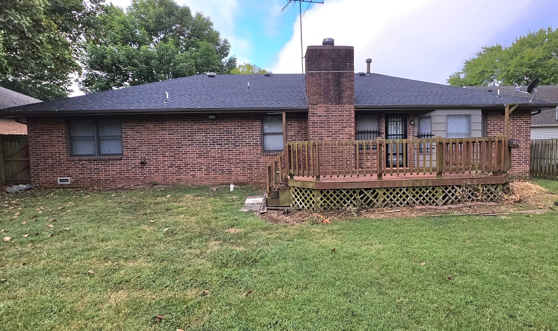 All Brick 3 Bedroom 2 Bathroom home in Kickapoo school district for $1795! – photo 2