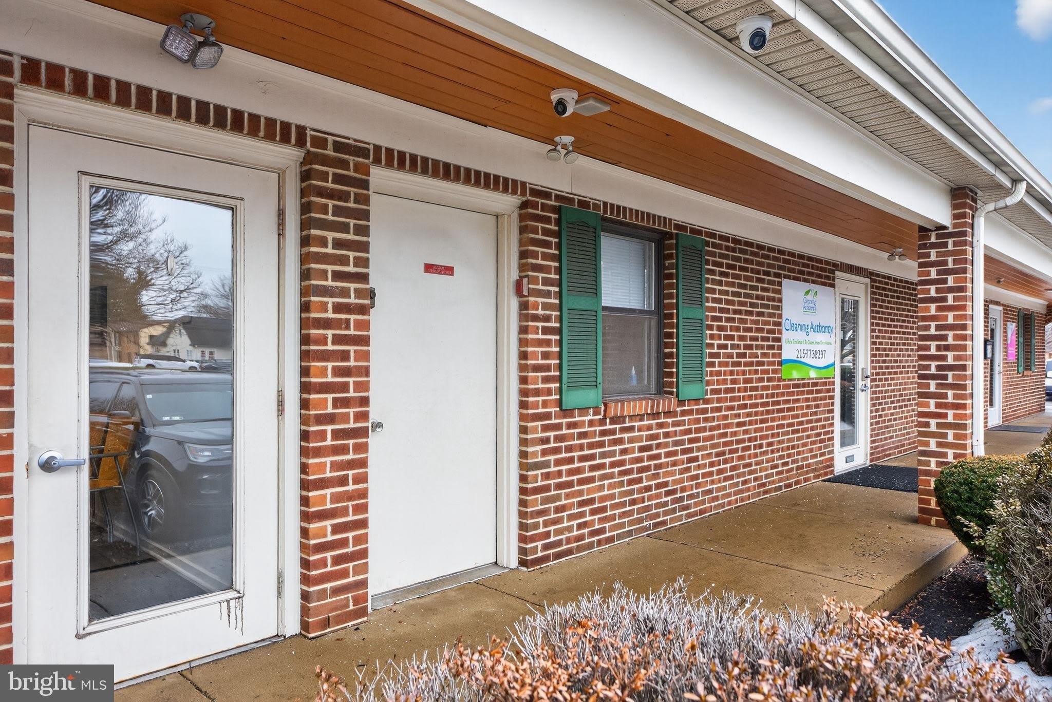 600 LOUIS Drive – photo 2