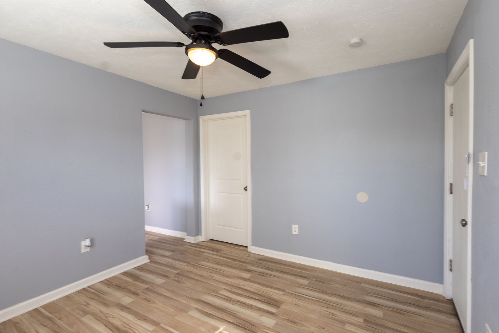Cute 2 Bed / 1 bath home in Beaumont! Move in ready! – photo 4