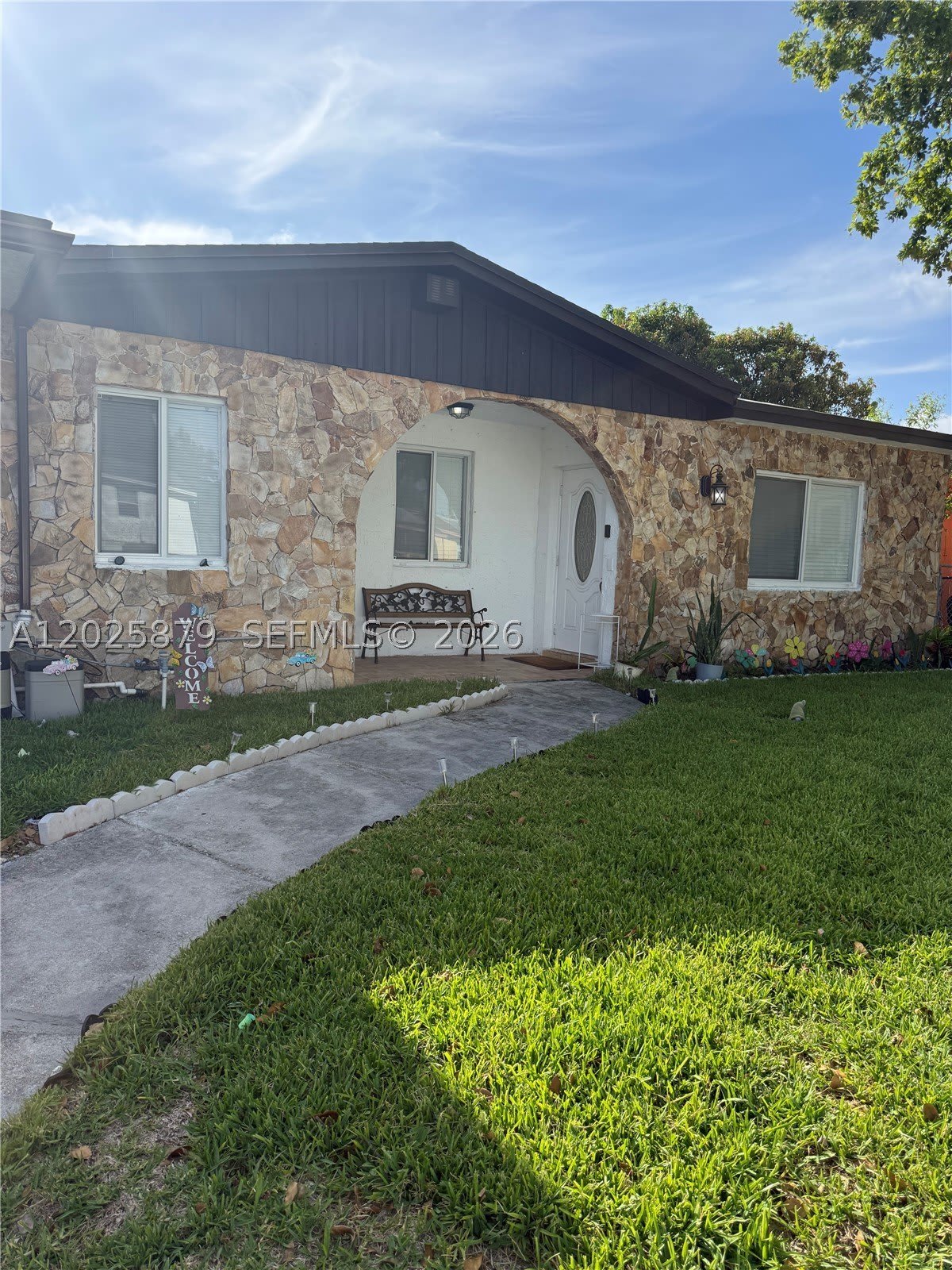 1816 Nw 25Th Ter – photo 1