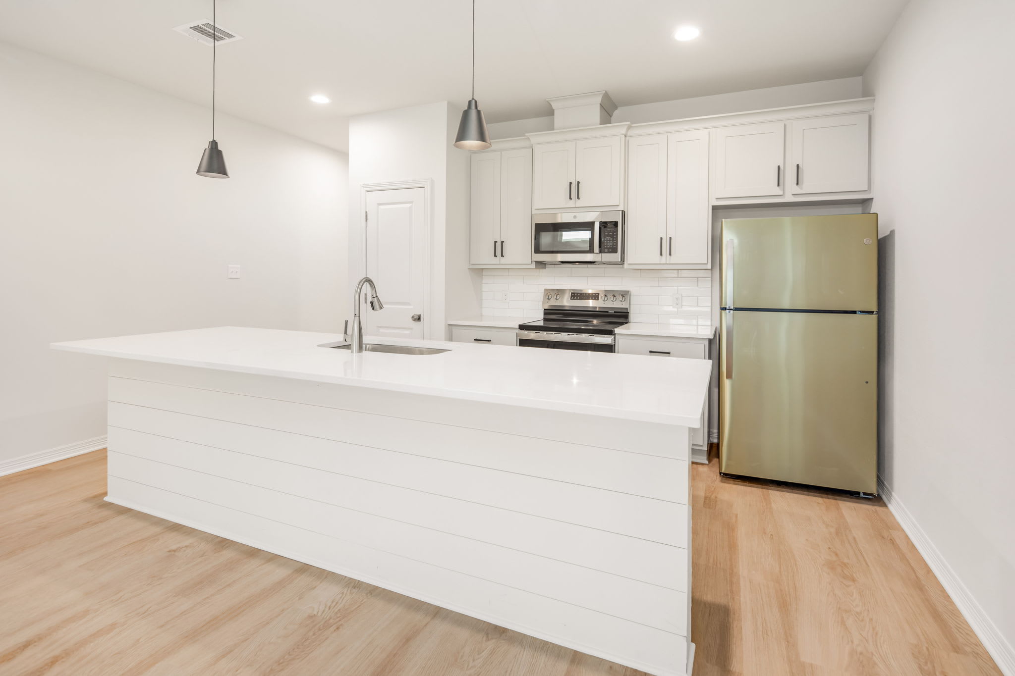 266 Richards Street – photo 5