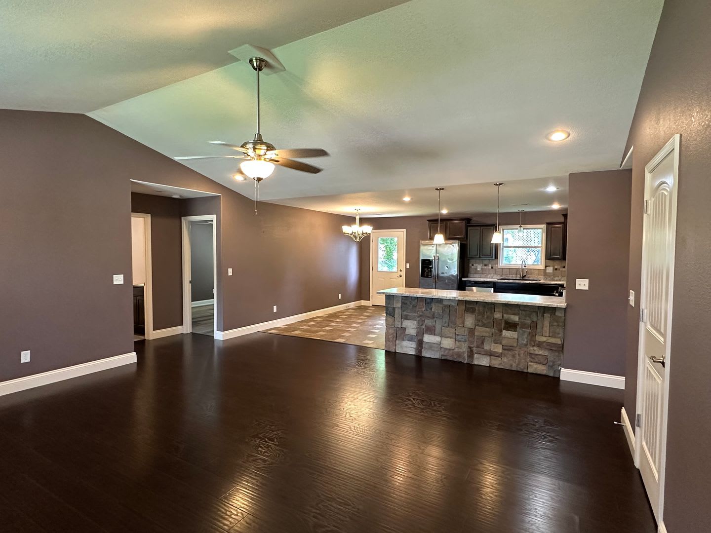 Well Maintained 3 Bed 2 Bath w/ Fence in Waynesville – photo 3