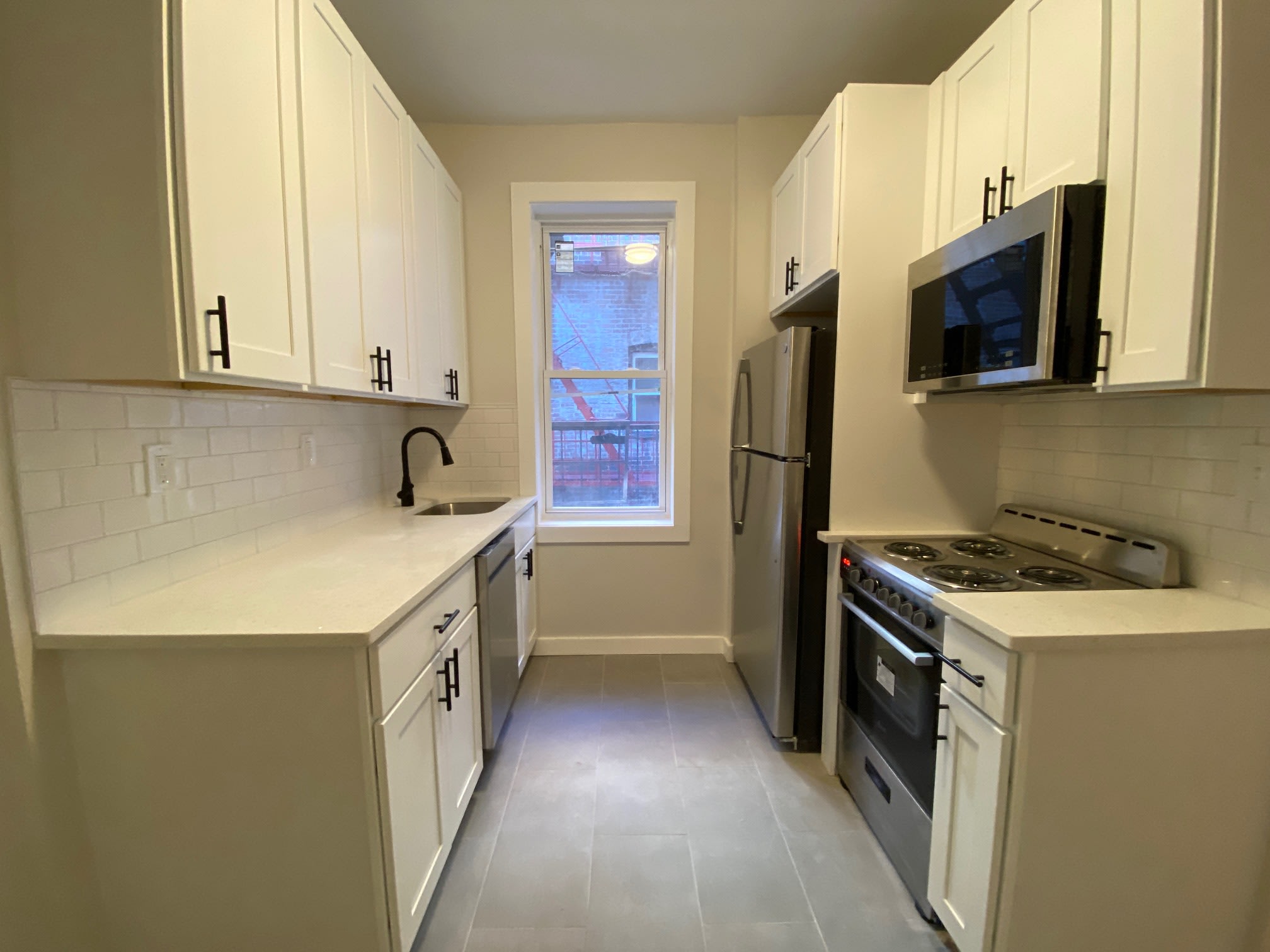 5608 Hudson AveApt 13 – photo 3