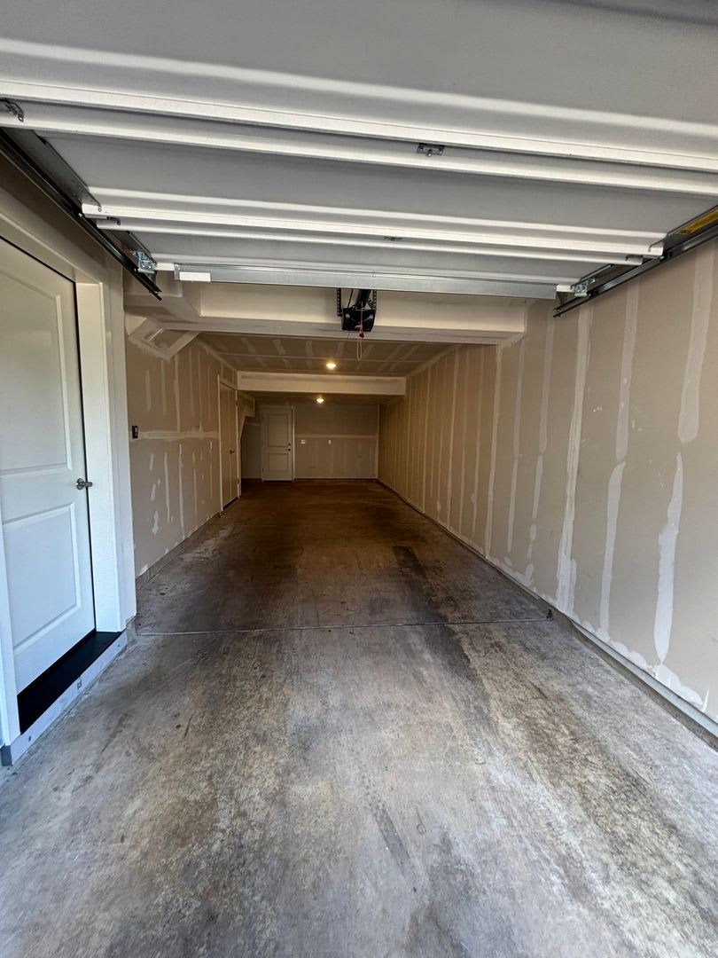 Now offering $400.00 off first month's rent move in special! – photo 2