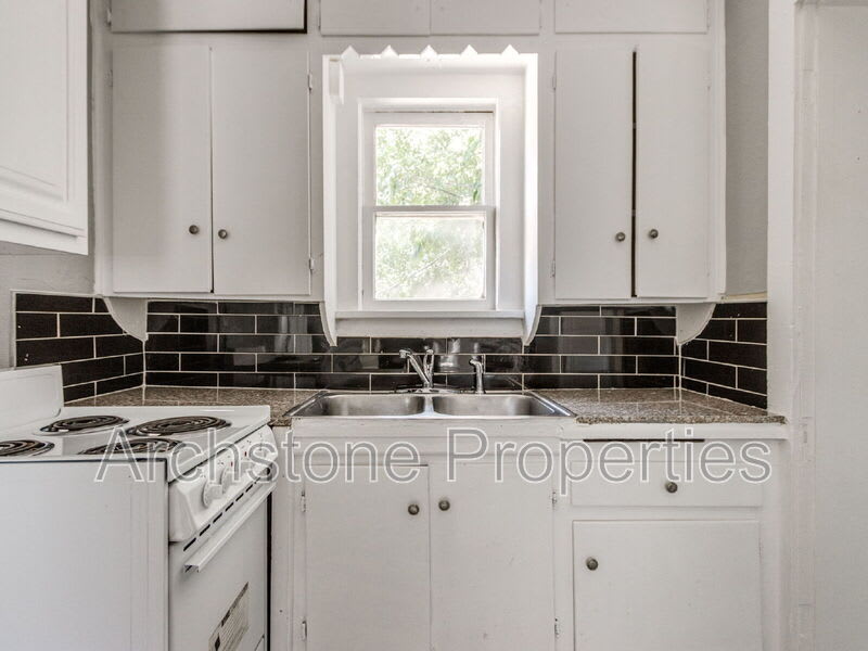 4407 North Military Avenue – photo 5