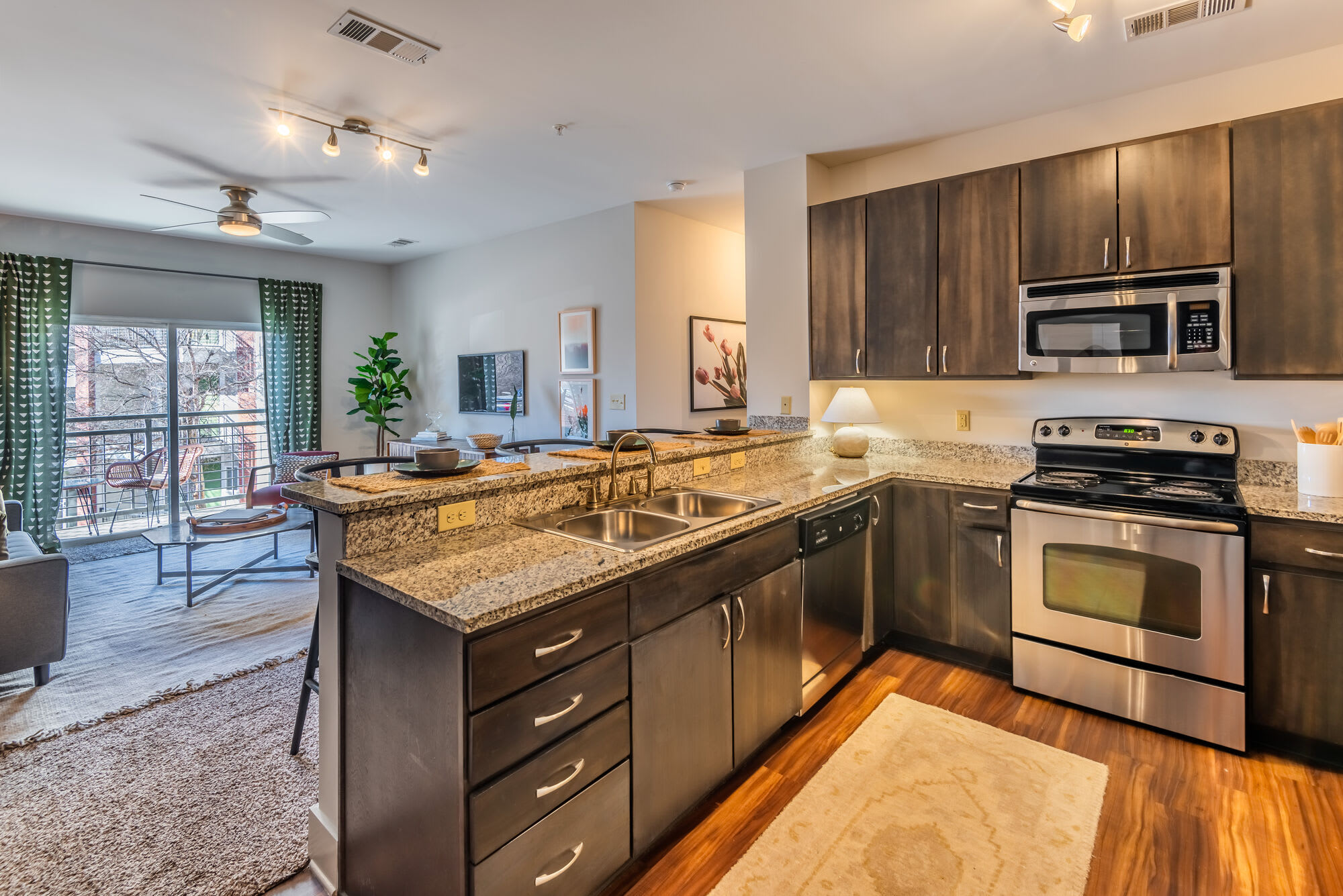 927 West Morgan – photo 1