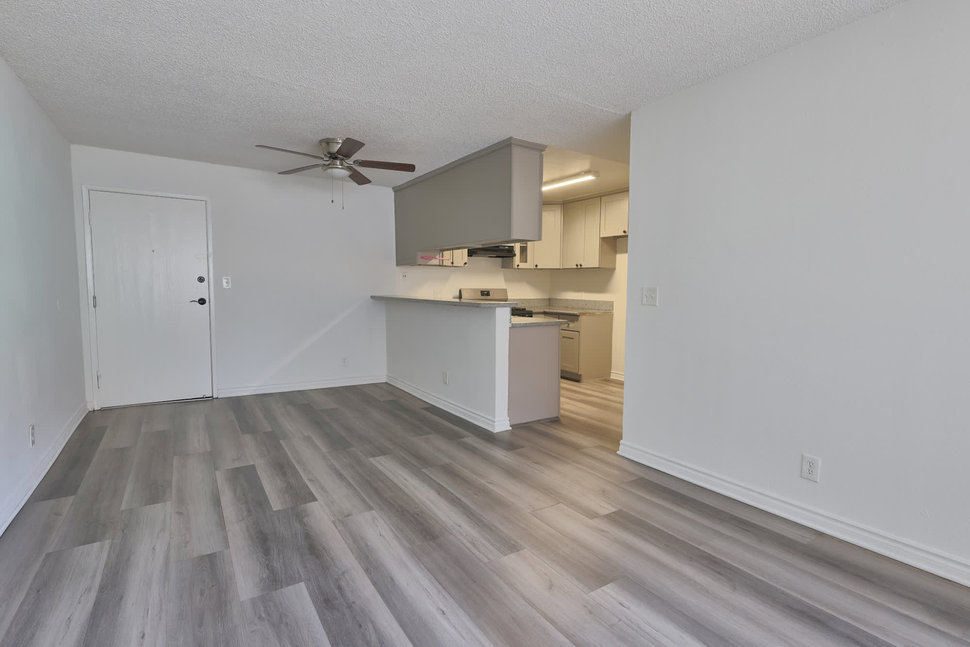 943 Elden Ave – photo 5