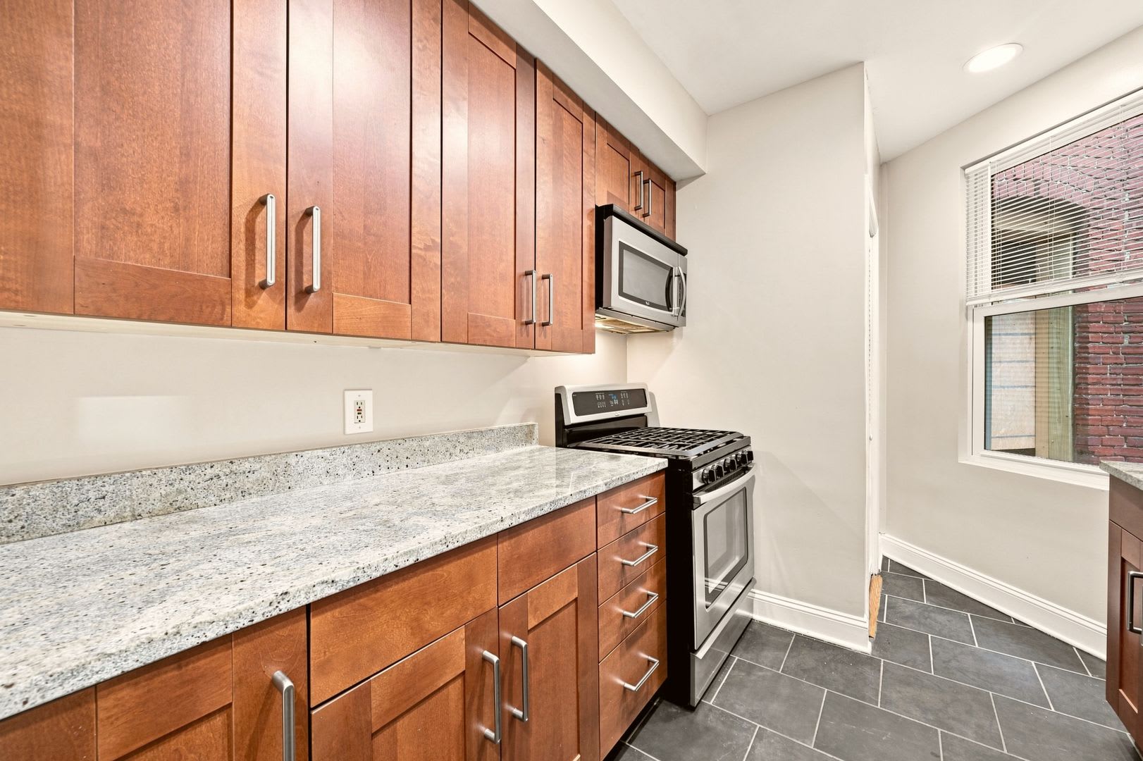 Cozy & Updated 2BR in Vibrant Columbia Heights! – photo 5