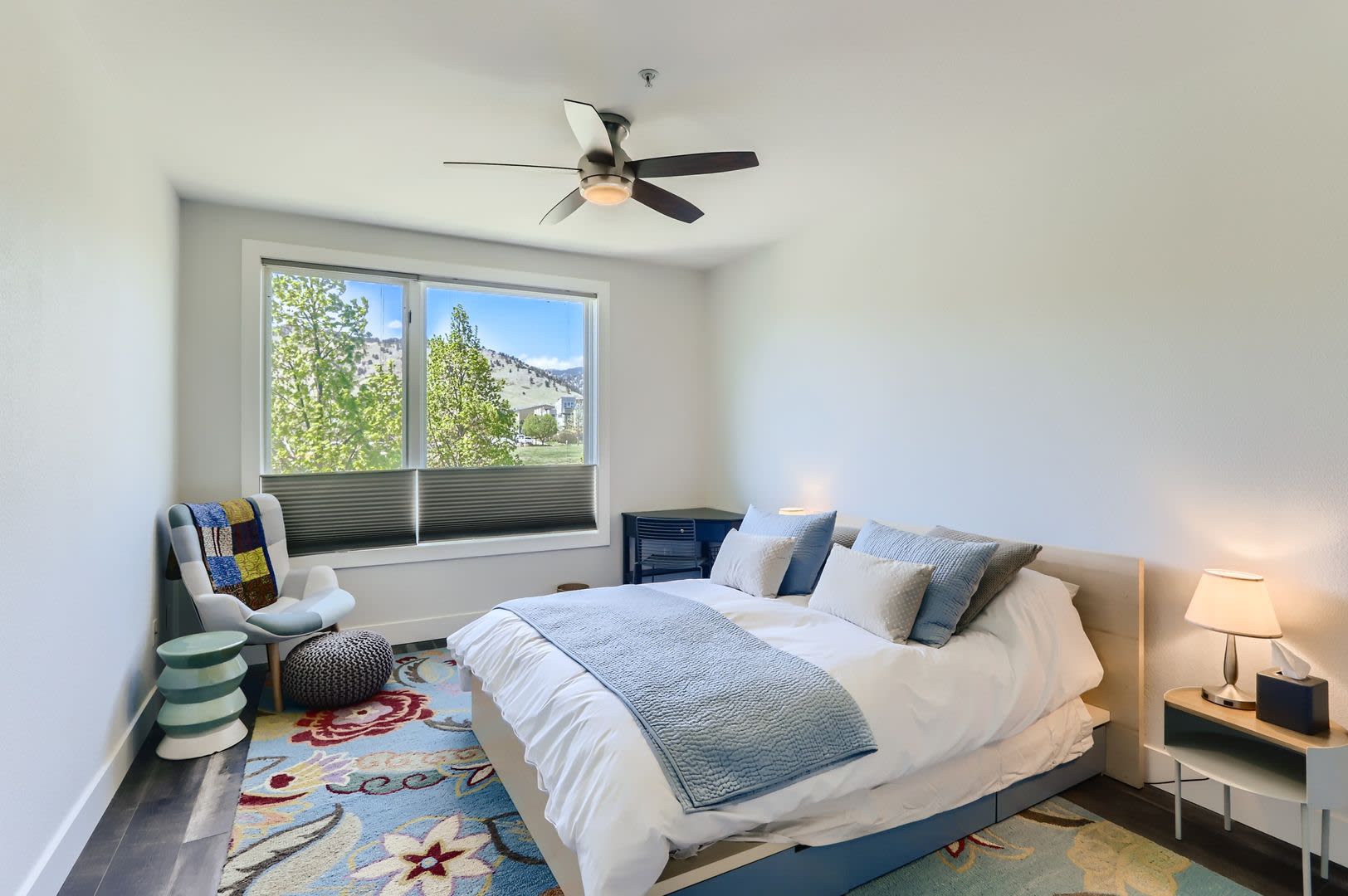 Modern 1 BDR Condo in Holiday Neighborhood – photo 2