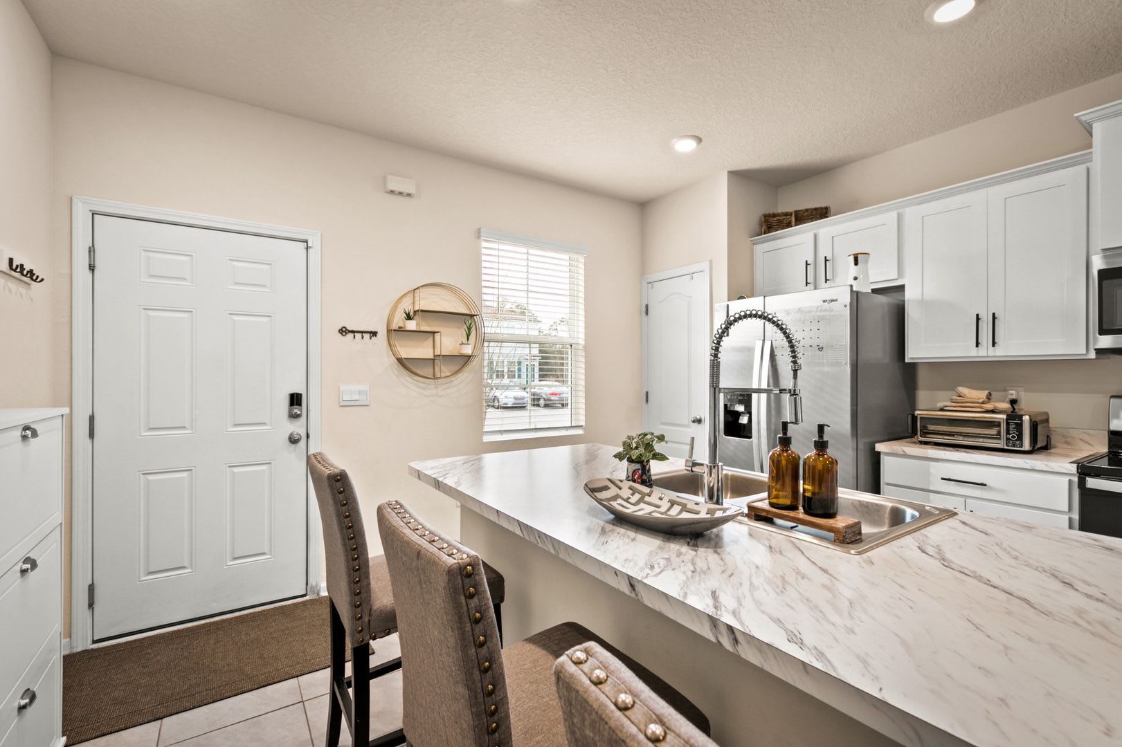 2-Bedroom Townhome for Rent with Private En-Suite Baths & Screened Porch – photo 4