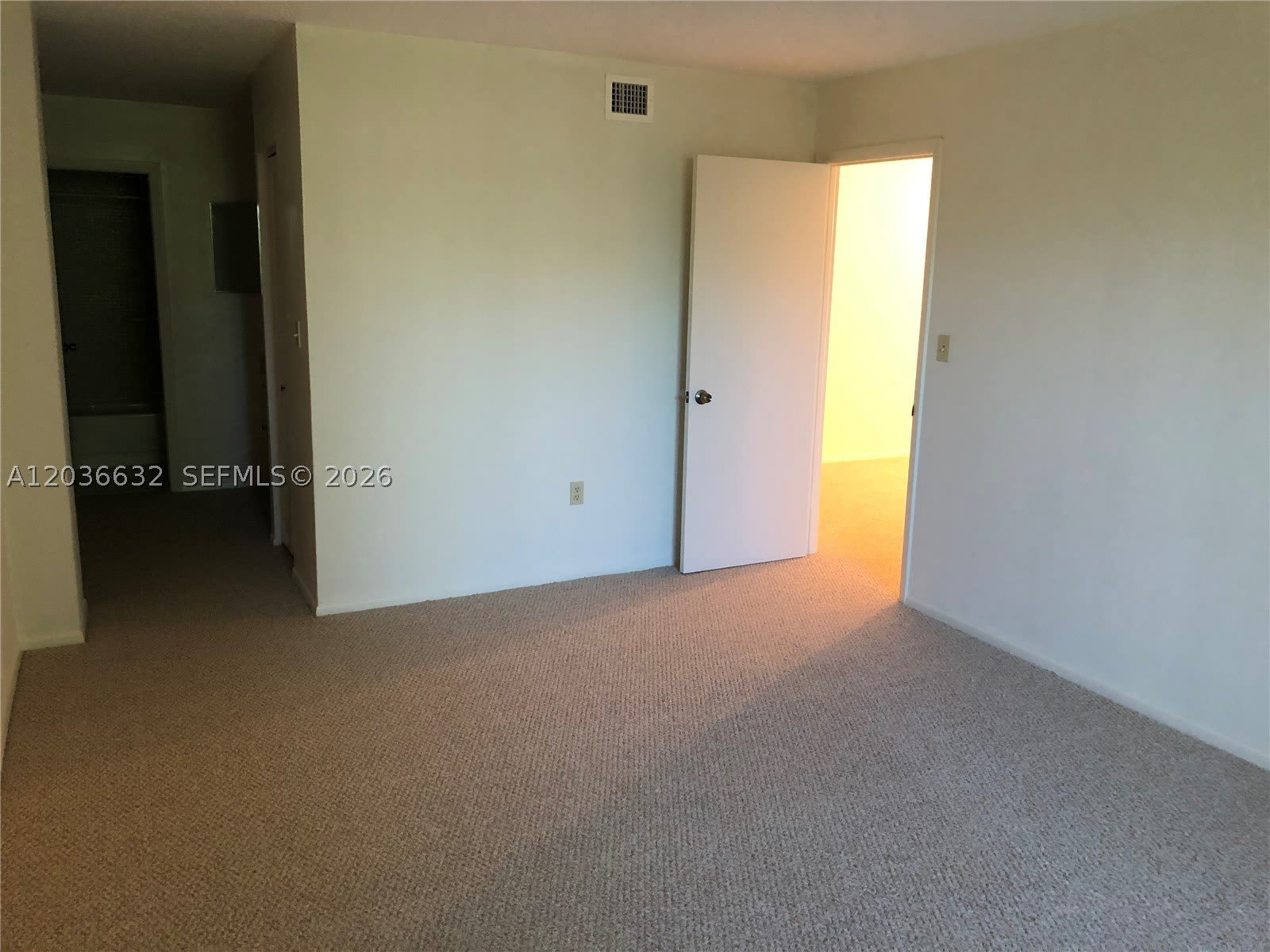 10852 N Kendall Dr – photo 2