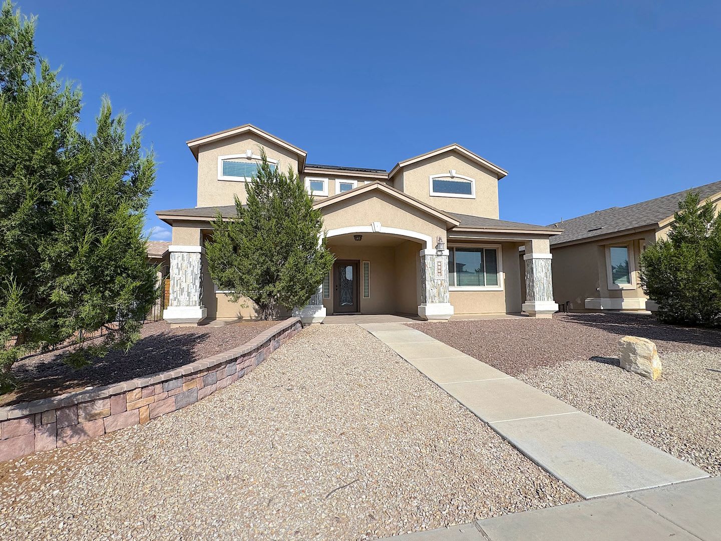 East El Paso 4bed/2.5bath Refrig A/C with Solar Panels! – photo 1