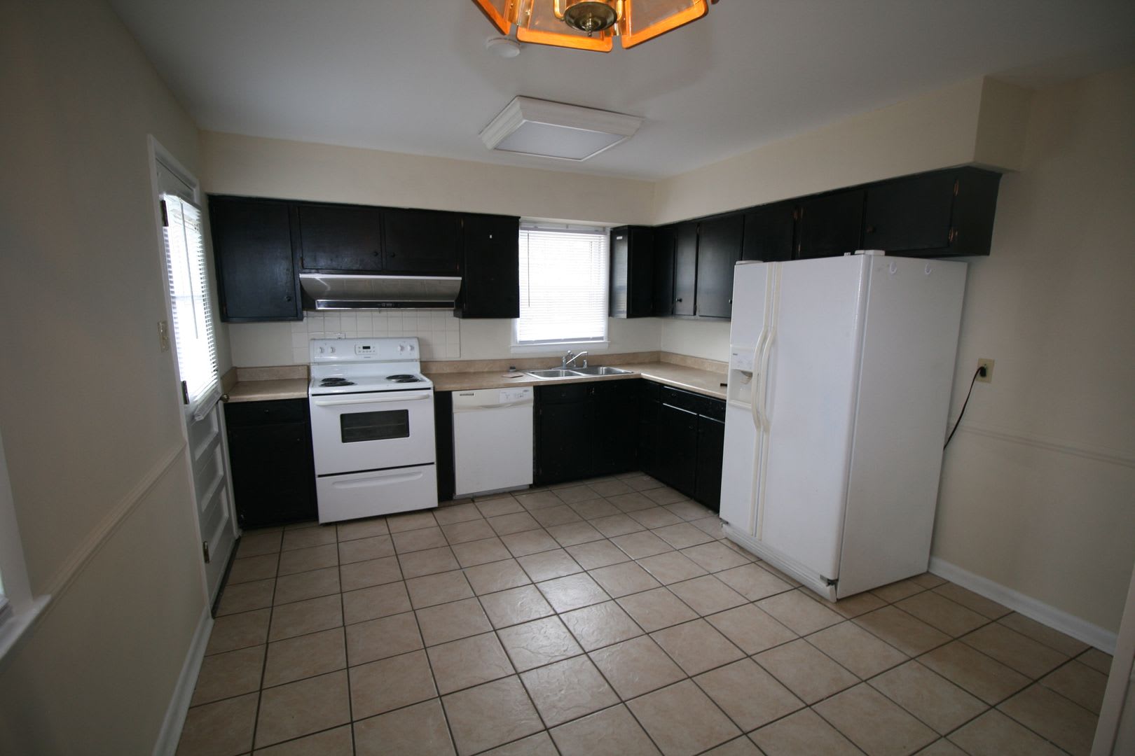 Stonybrook home with Full Basement and large backyard 20260817 – photo 4