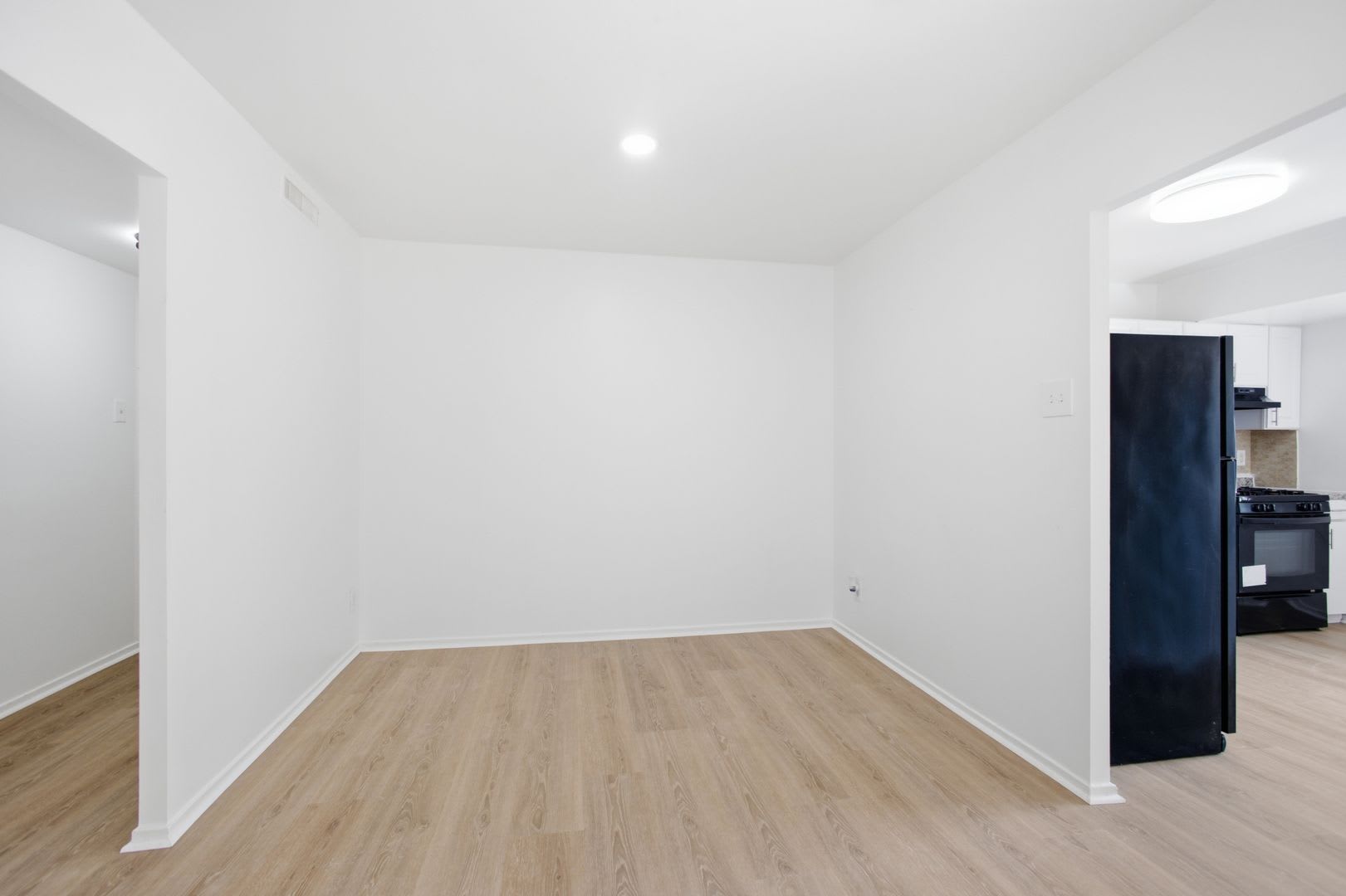 Inviting 1 BR/1 BA Apartment in Montgomery Village! – photo 4