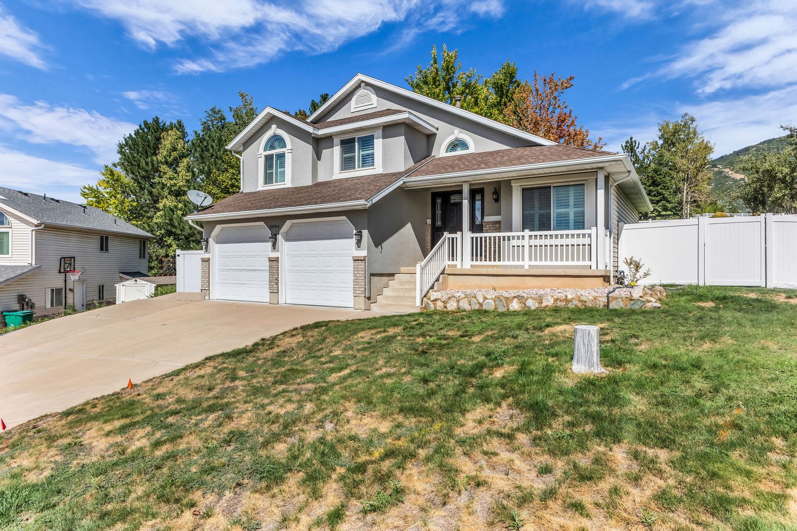 Spacious Multi-Level Layton Home with Fenced Yard & Modern Finishes – photo 1