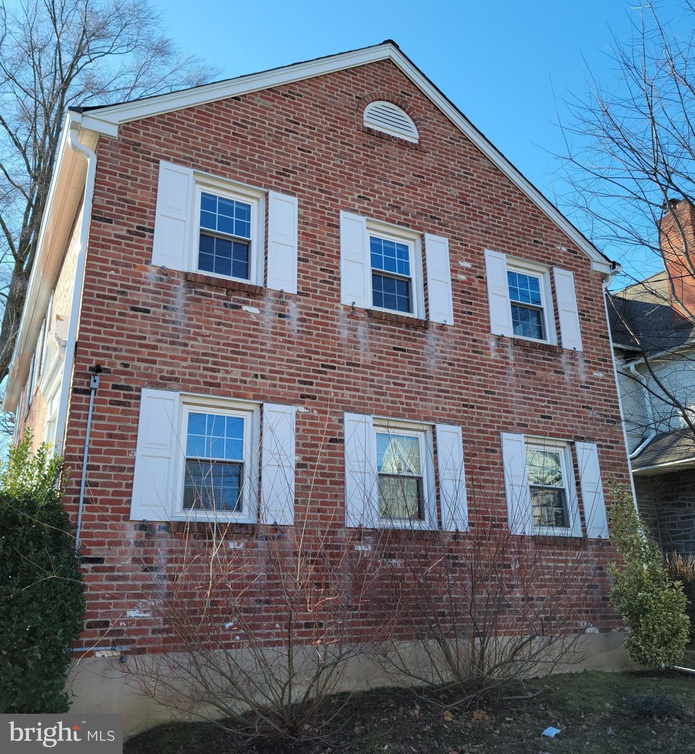230 N ESSEX Avenue – photo 1