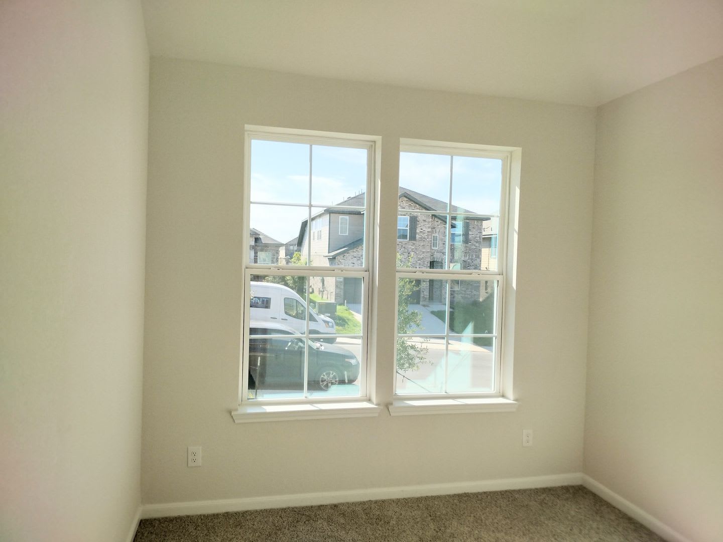 Beautiful 4 bedroom new build, it is a must see!! – photo 3