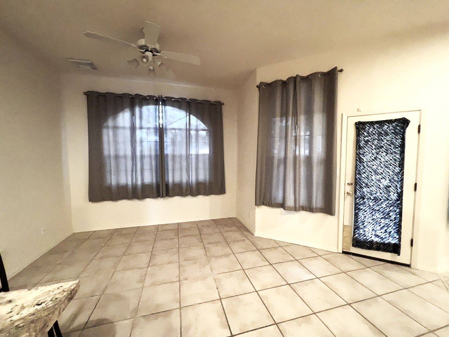 Beautiful 3 Bed 2 Bathroom home with Large Backyard – photo 5