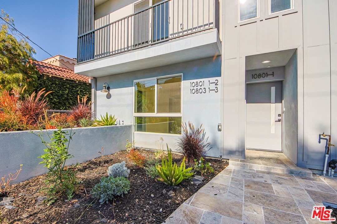 10803 1/2 Kling St – photo 4