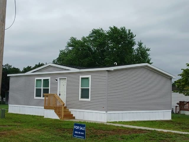 868 E Commerce St – photo 2