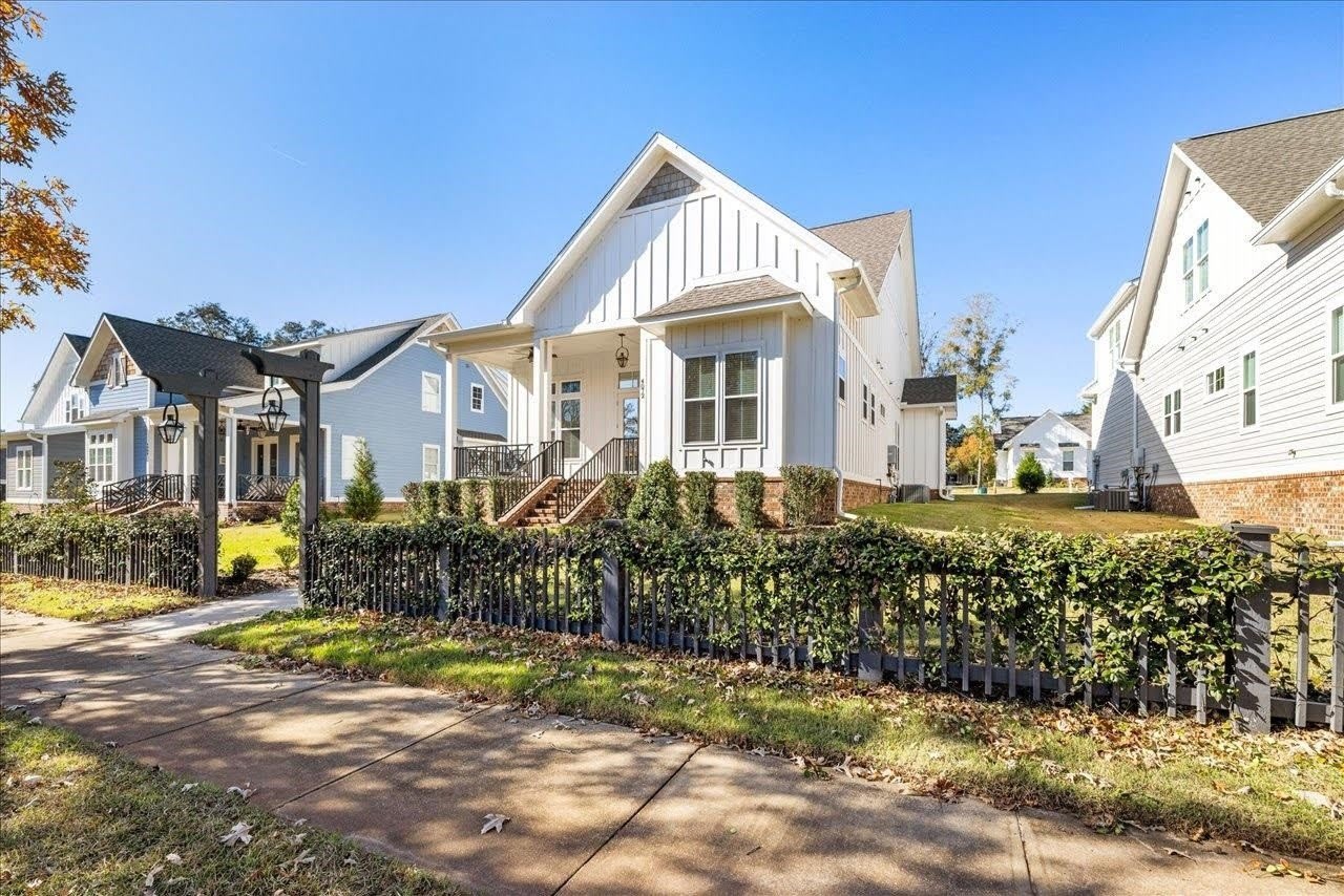 4072 Biltmore Avenue – photo 2