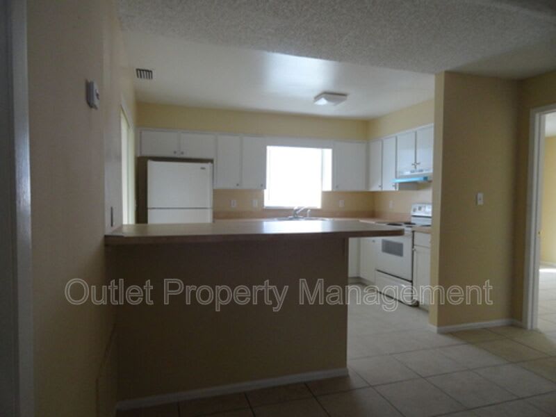 7526 University Garden Dr – photo 3