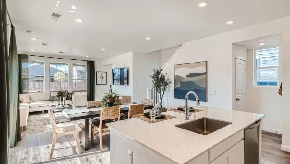 560 Aspen Ave – photo 1