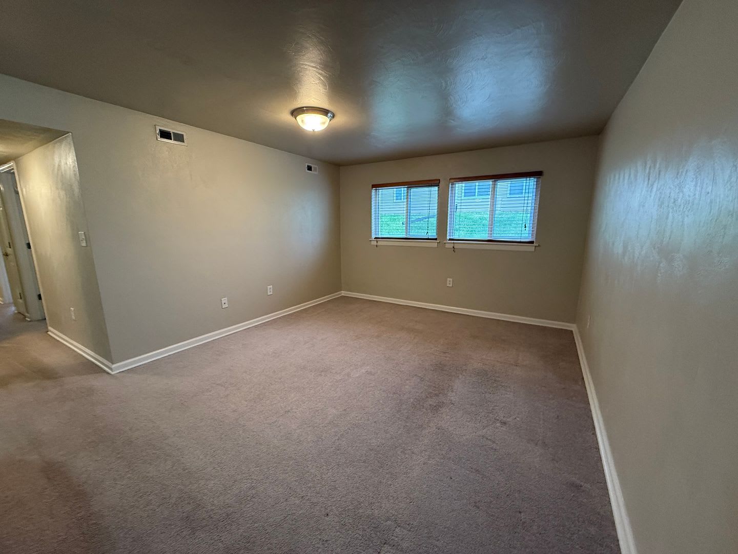 2 Bedroom, 1 Bath Condo – photo 2