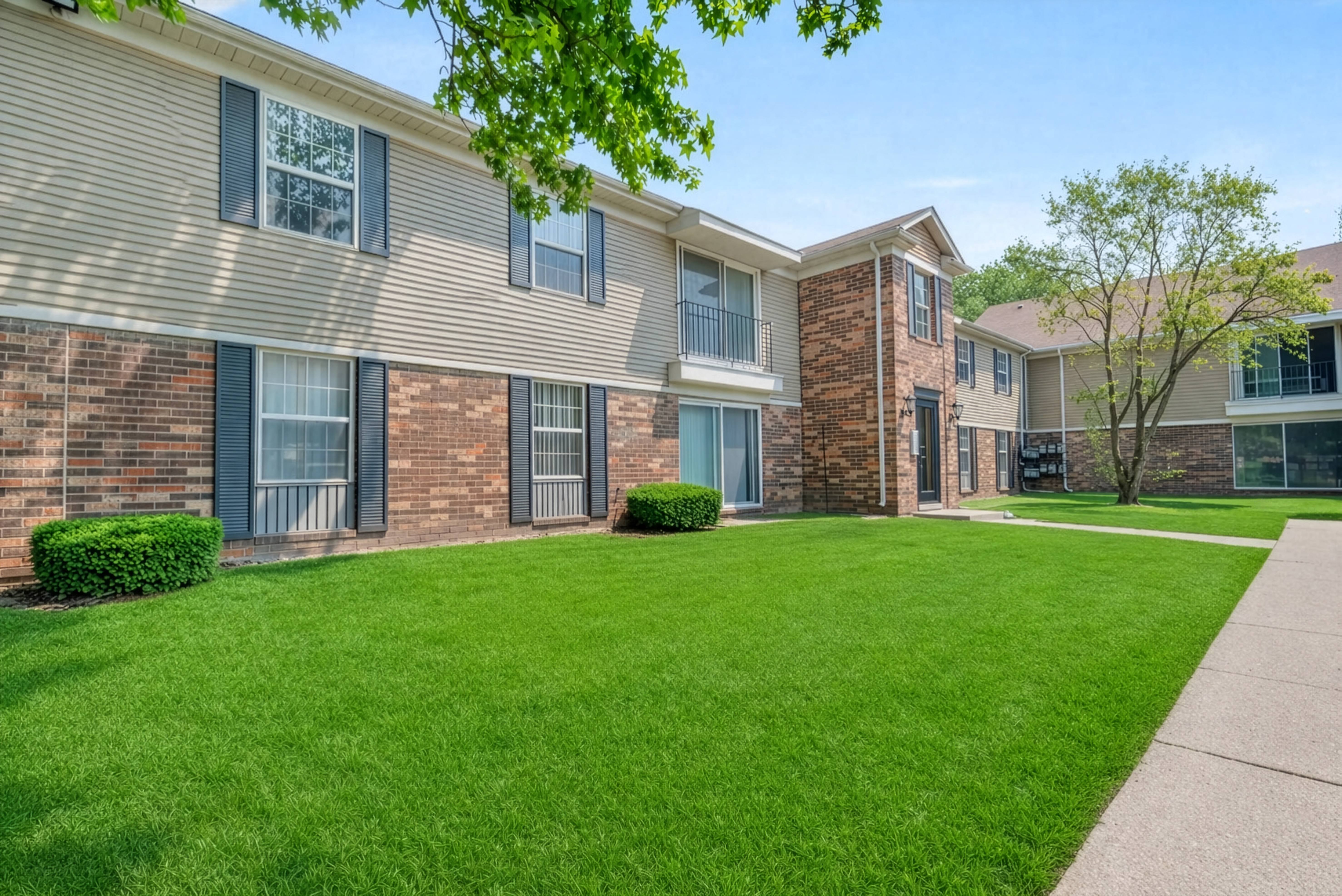South Grove Apartments – photo 4