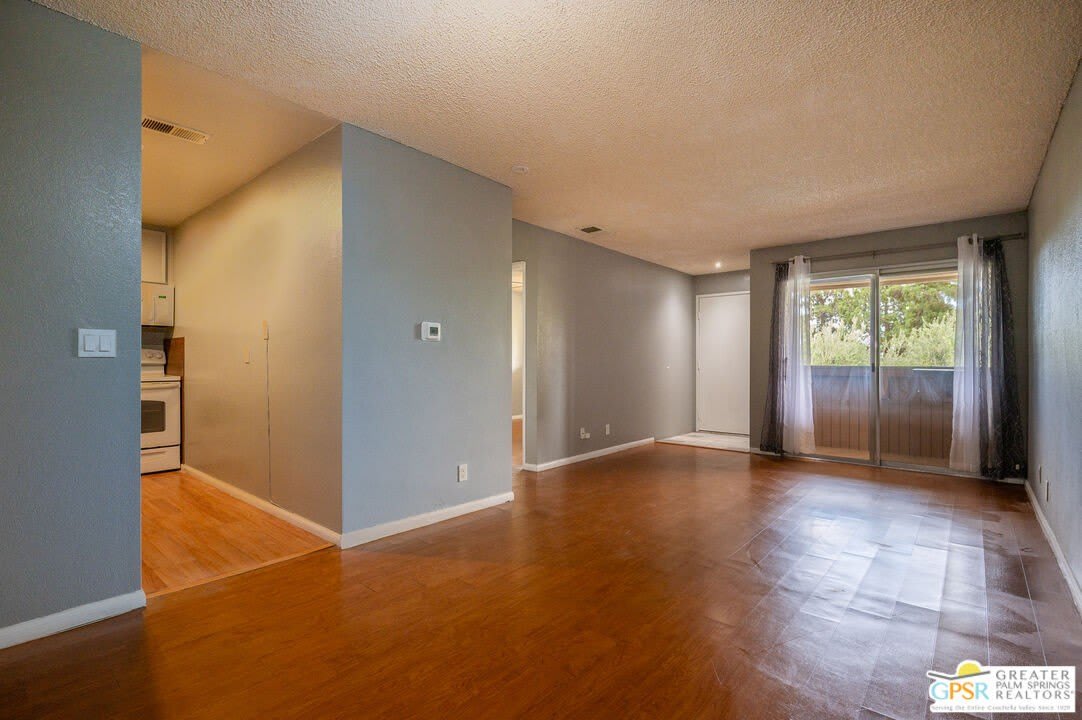 550 N Villa Ct – photo 4