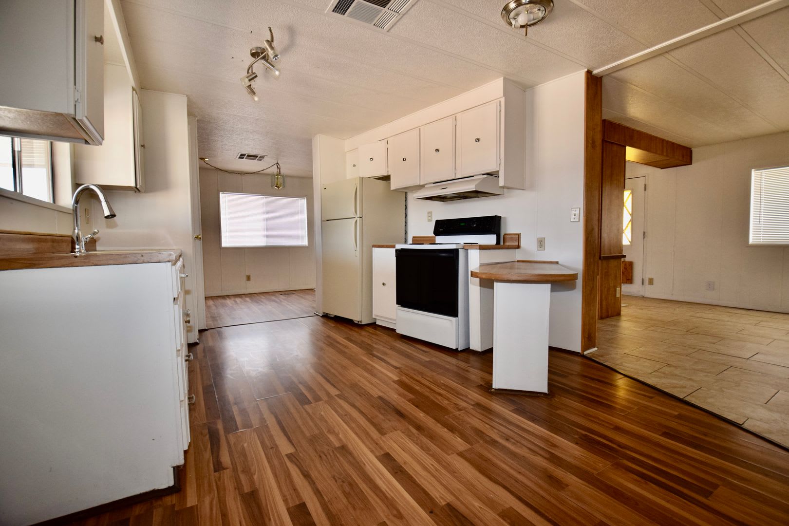 3 bed 2 bath Mesa home in a quiet neighborhood! – photo 2
