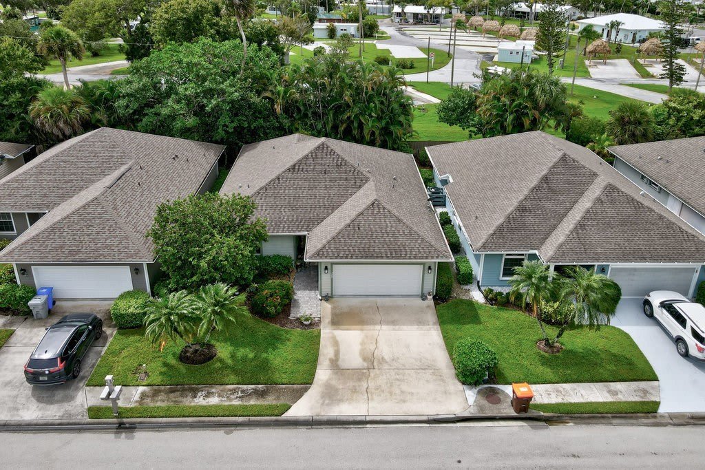 325 Hawthorne Lane – photo 1