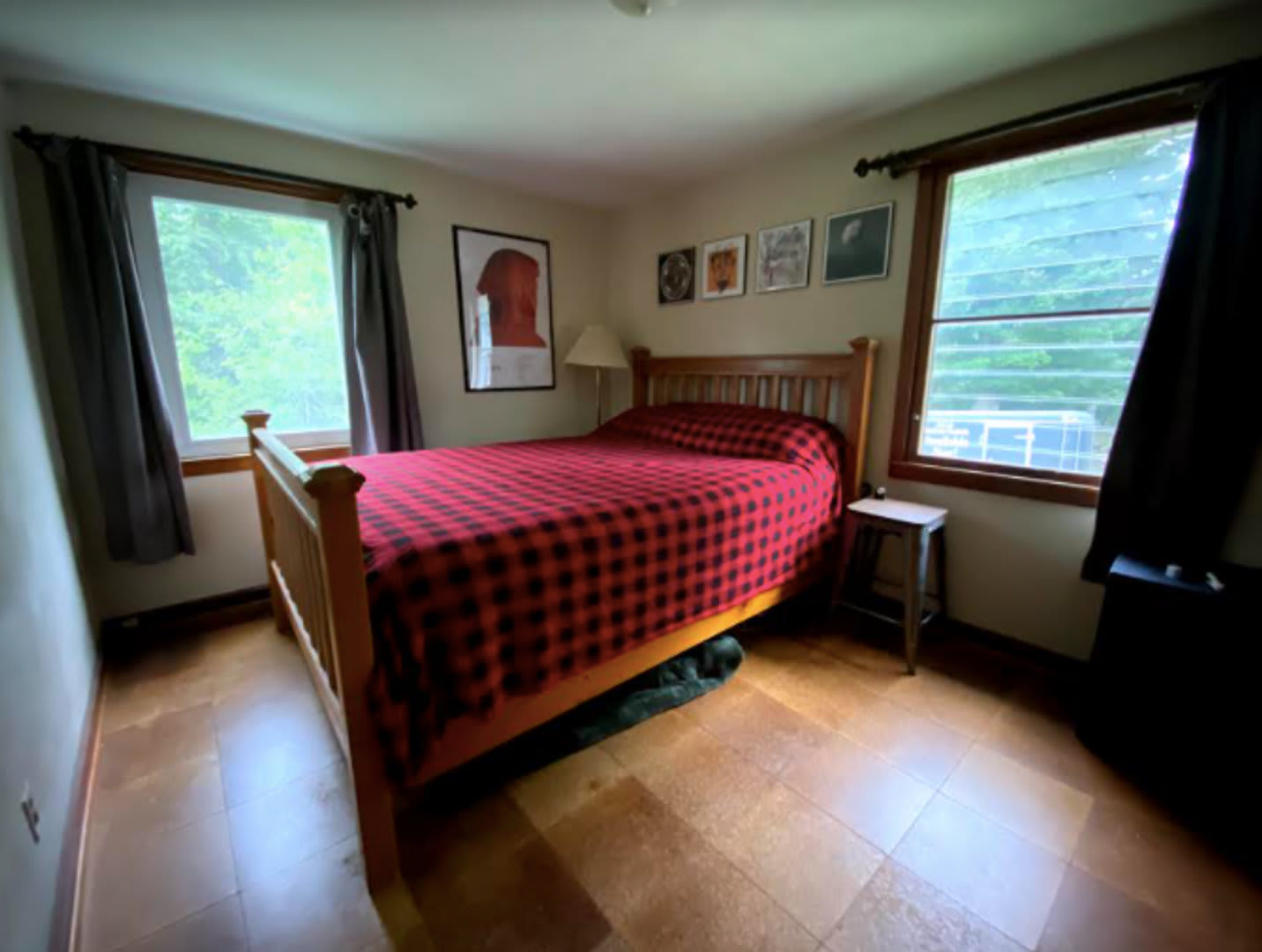 "The CABIN," 3 bed, 1 bath home with huge yard! – photo 1