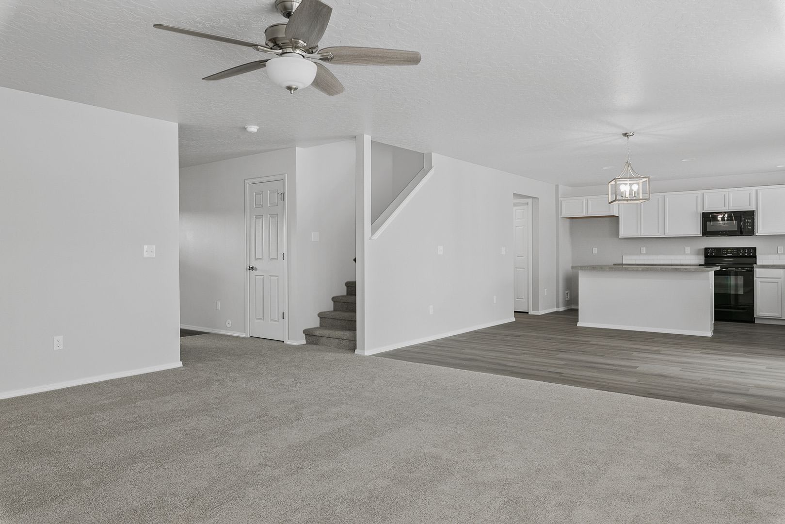 BEAUTIFUL & SPACIOUS 2636sf Nampa Home w/3-Car Garage – photo 3