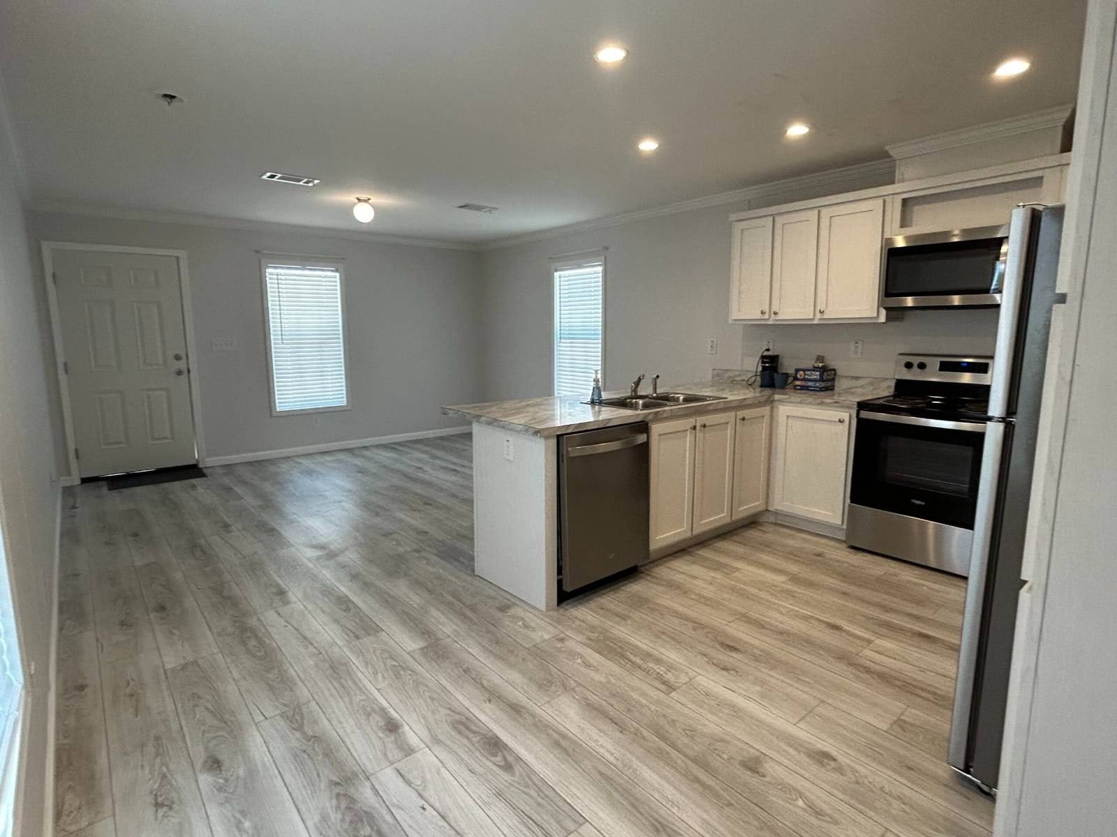 925 301 Blvd E – photo 2