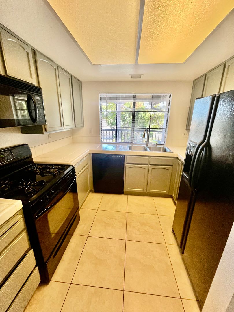 Beautiful double Master bedroom townhome with 2 car garage, in unit laundry, and a pool – photo 3