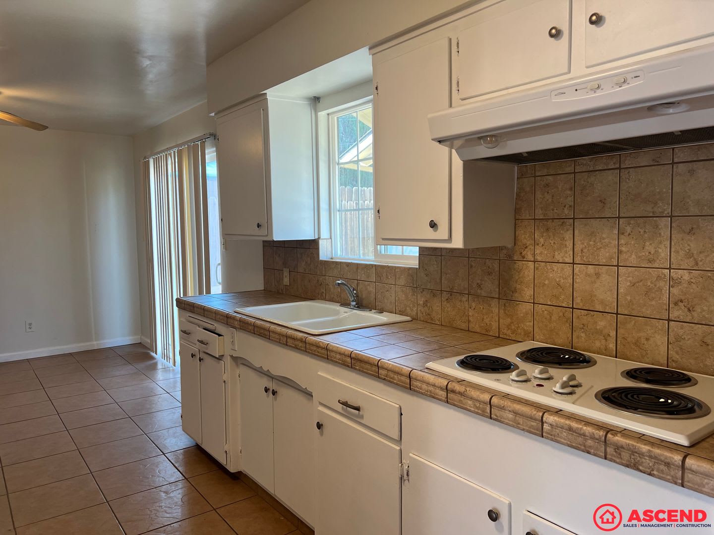 Charming 3-Bedroom Home with Spacious Layout in Northeast Bakersfield – photo 4