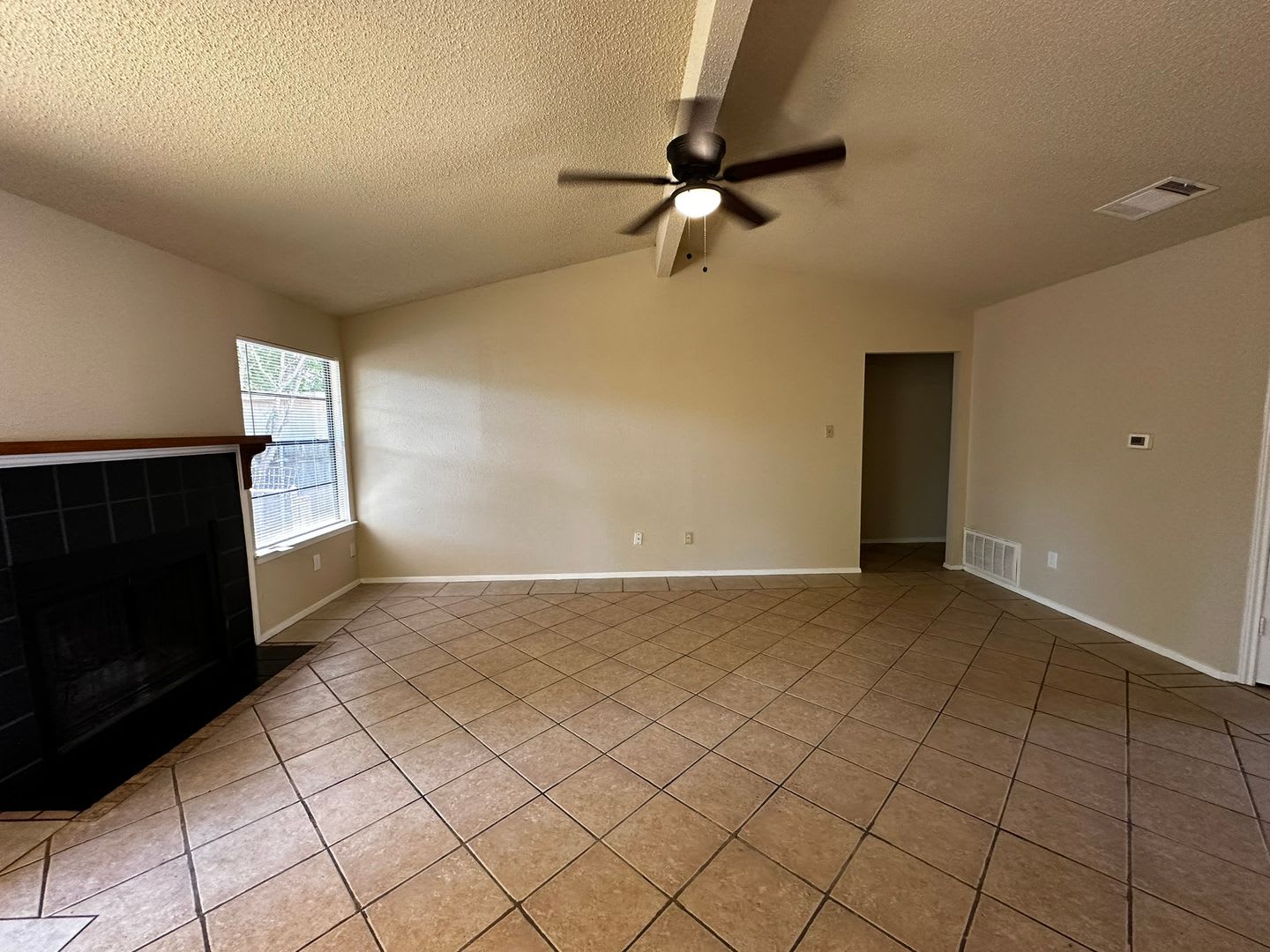 ** FREE RENT W/ 1 OR 2 yr lease / call for details ** COPPERFIELD SBDV – photo 4