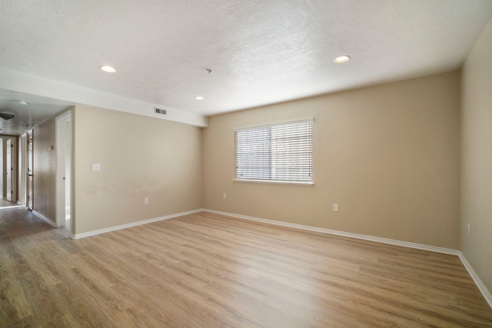 SzalsBro (3 Condo) – photo 4