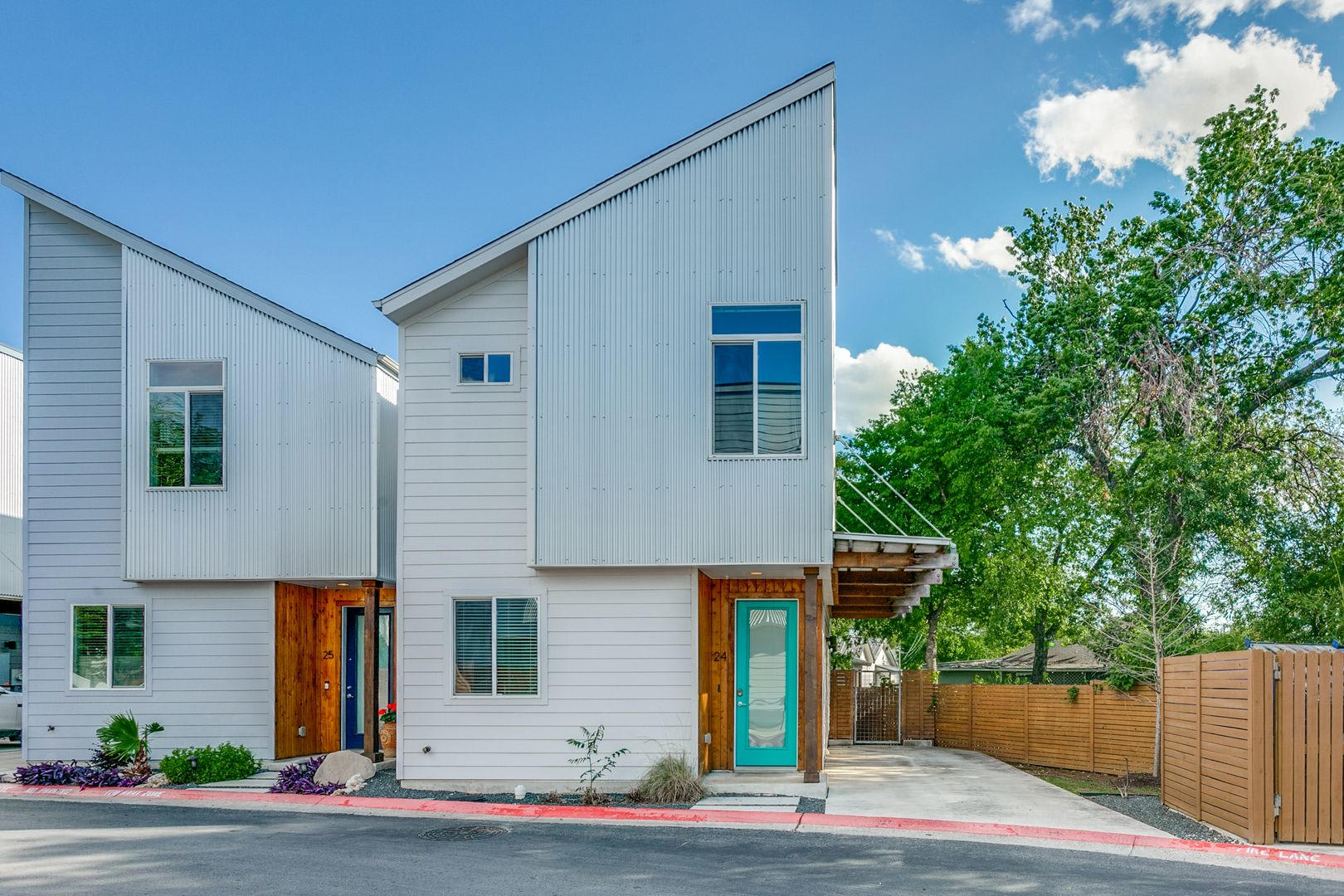 MODERN SOUTHTOWN 2-BEDROOM – photo 1