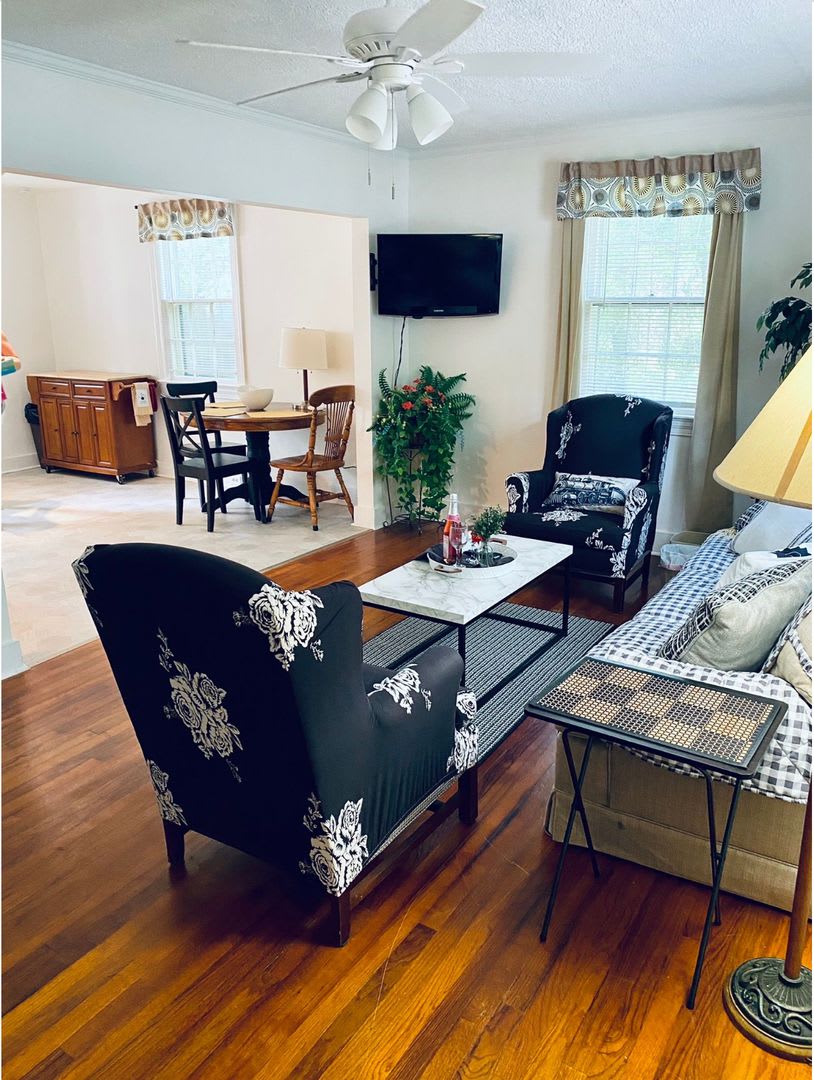Charming Summerville Rental in a Convenient Location! – photo 2