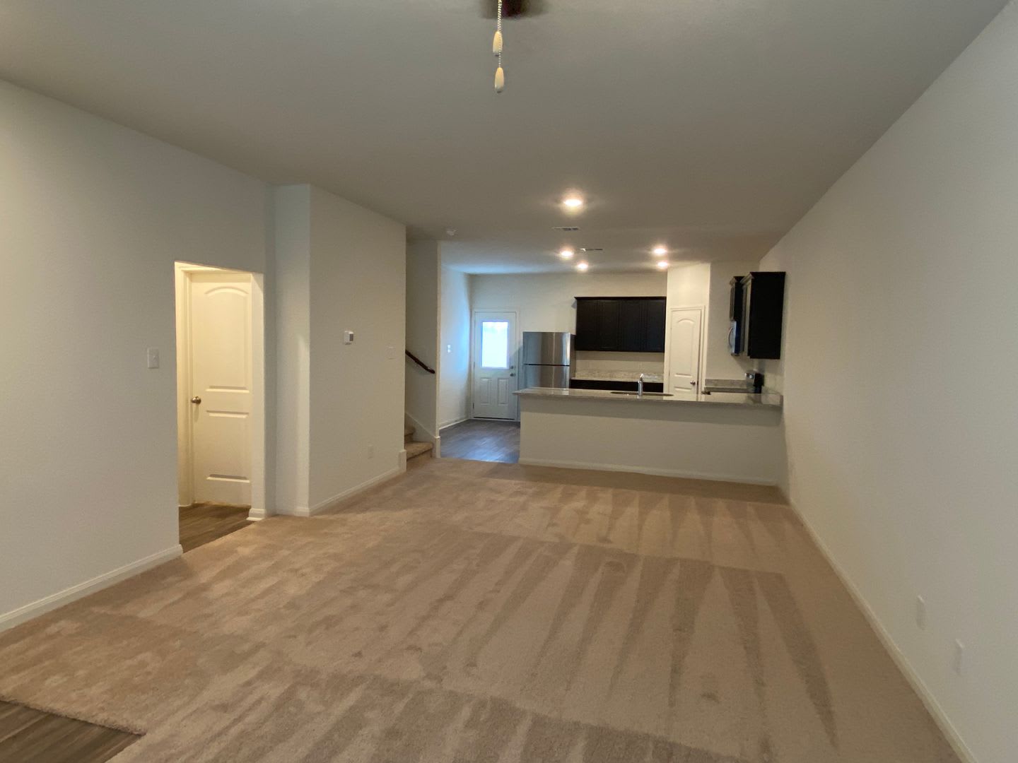 2021 built 5 bedrooms and 2.5 bath home for rent in central Jarrell TX, easy access to I-35 – photo 5