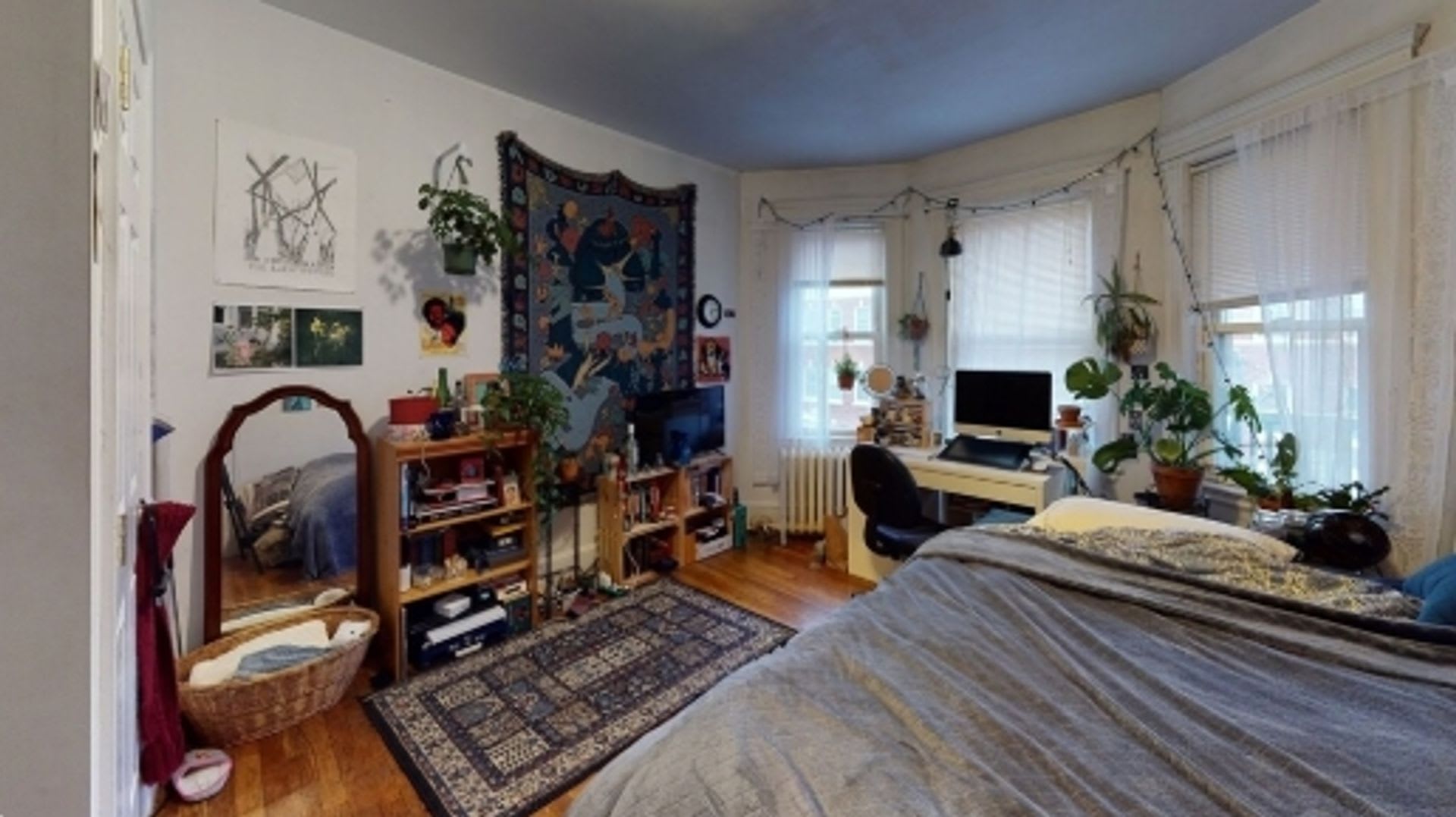 4 Bed 2 Bath with Washer and Dryer in Unit – photo 3