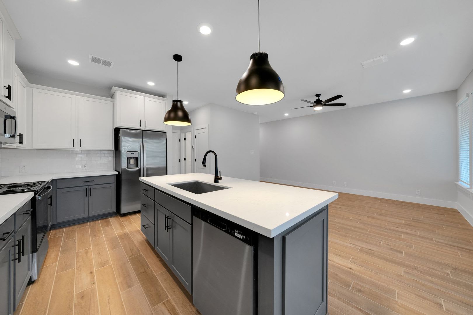 Coming Soon Beautiful Townhome The Venice Floor Plan 2 Weeks Free Rent – photo 4