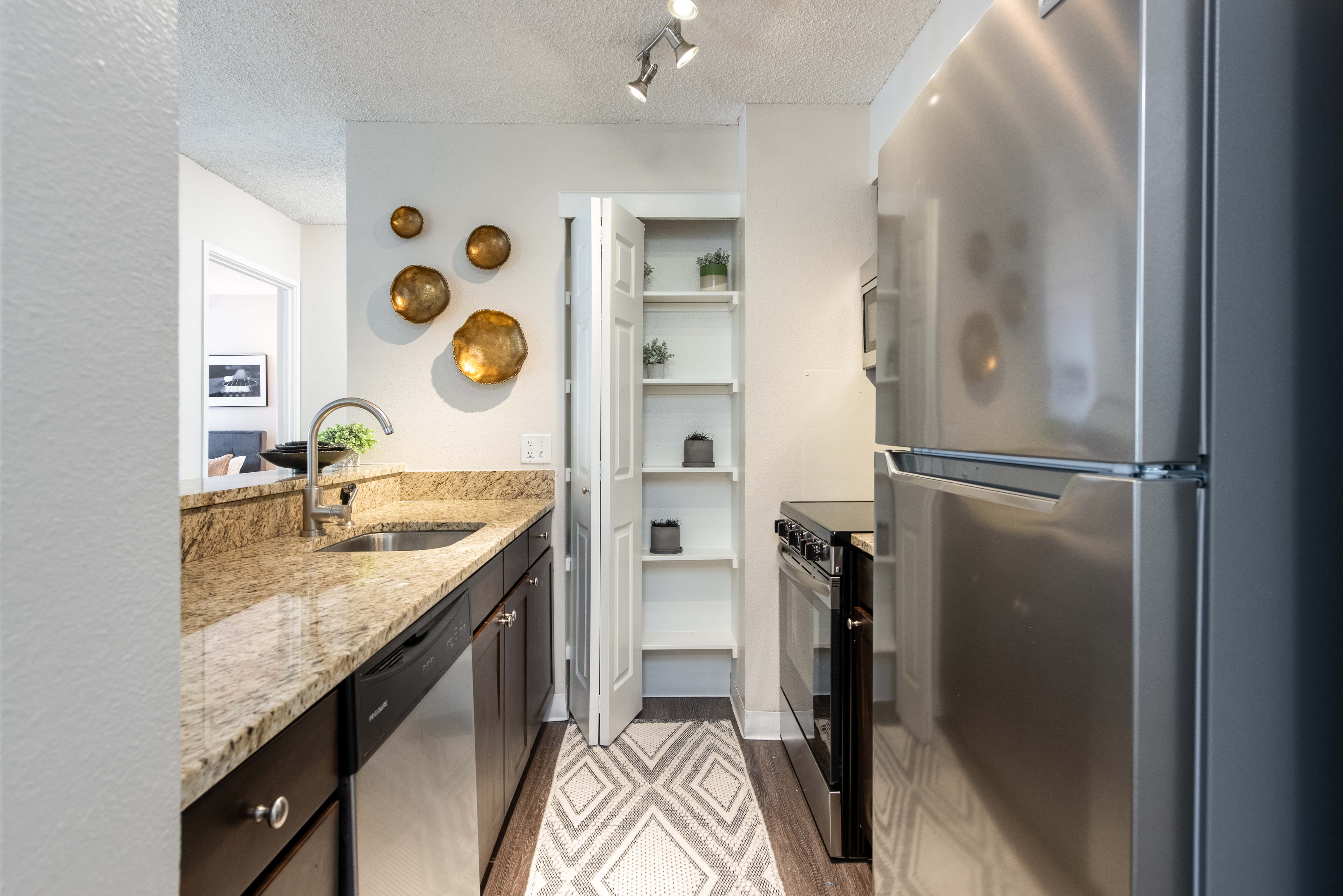 300 East Seventeenth – photo 2