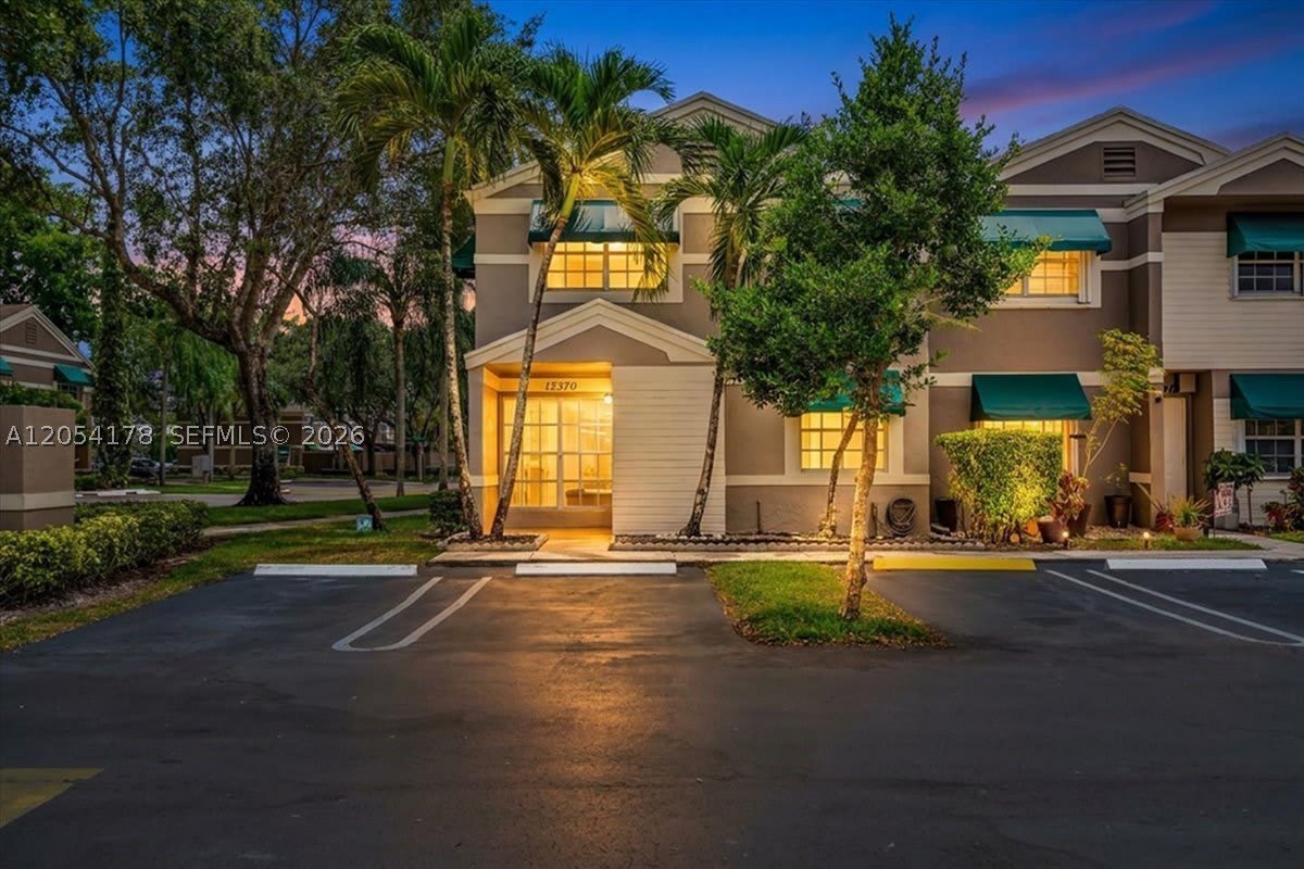 12370 SW 52nd St – photo 1